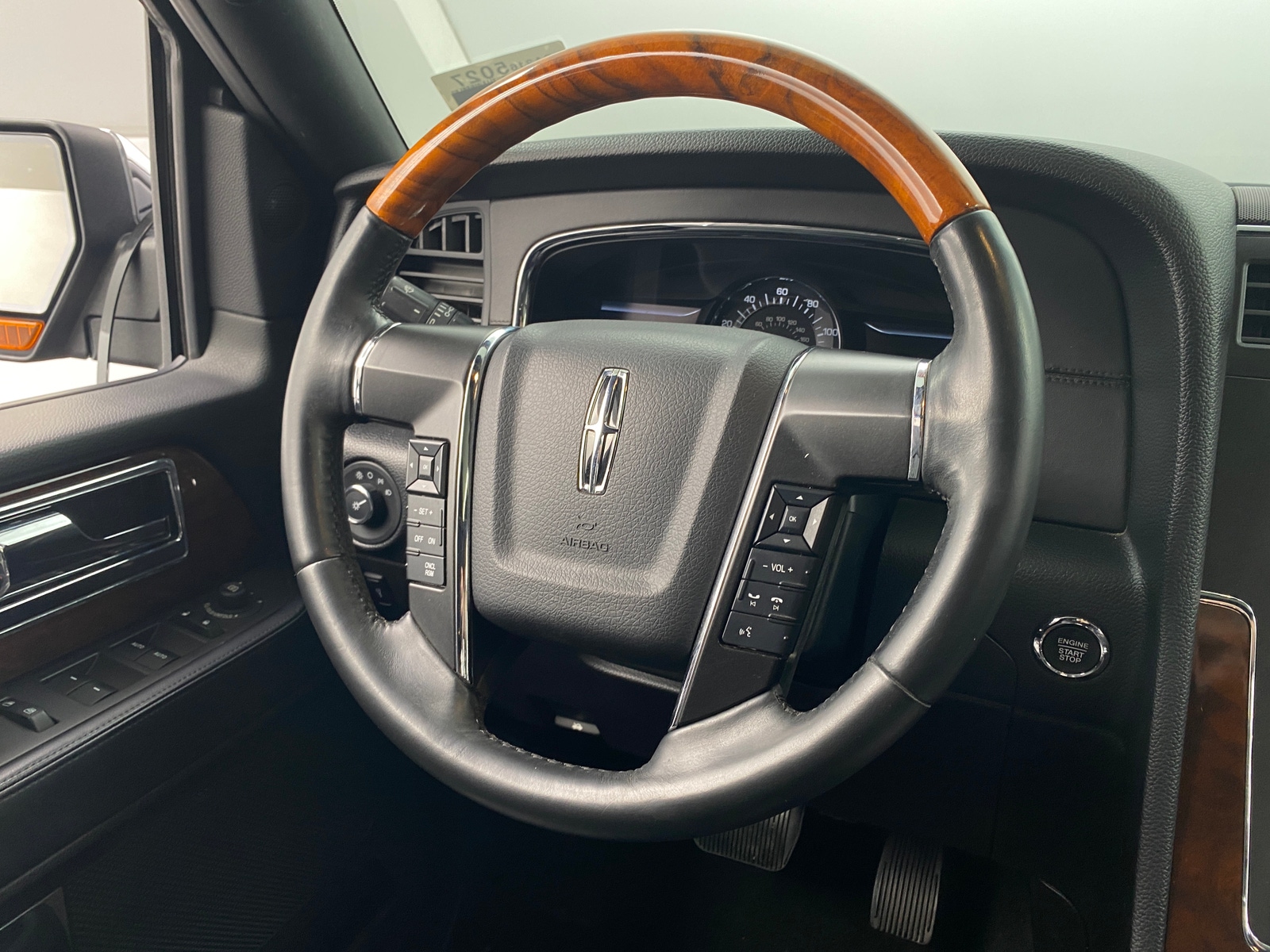 Thumbnail: 2016 Lincoln Navigator - 4