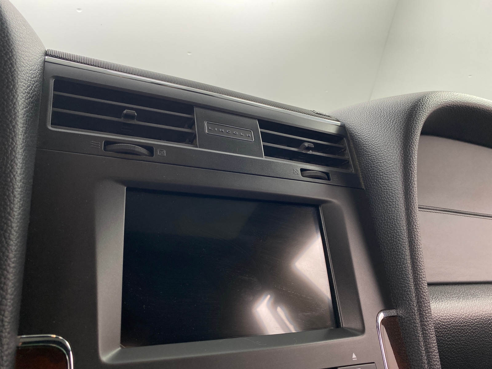 Thumbnail: 2016 Lincoln Navigator - 3