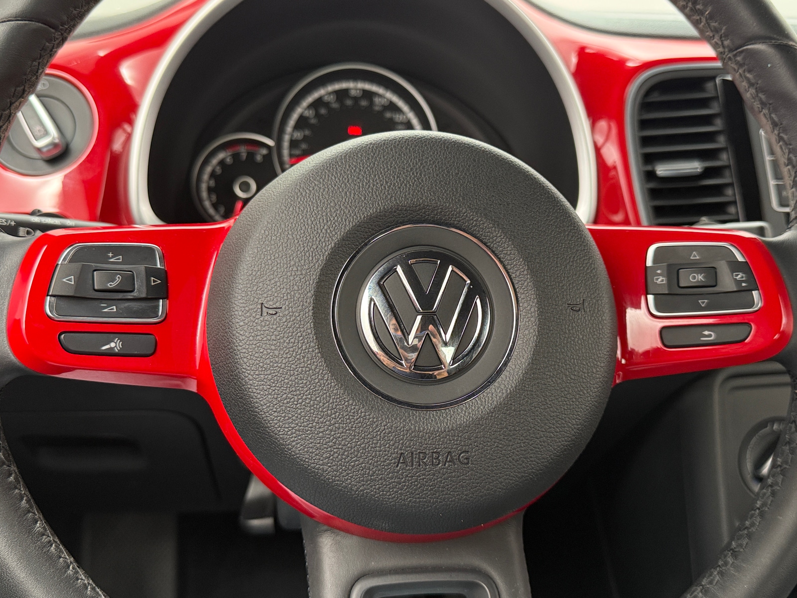 Thumbnail: 2015 Volkswagen Beetle - 4