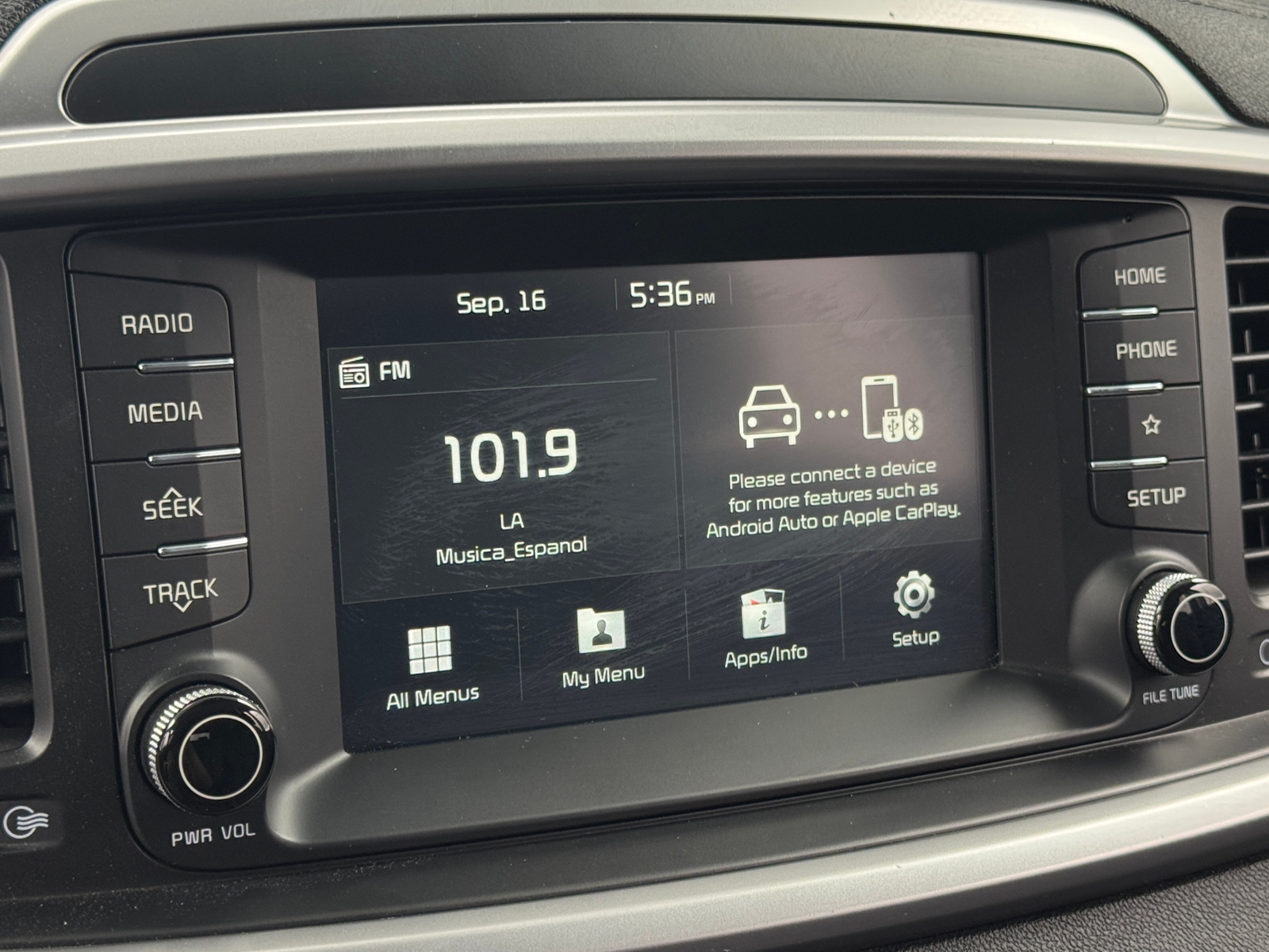 Thumbnail: 2019 Kia Sorento - 4