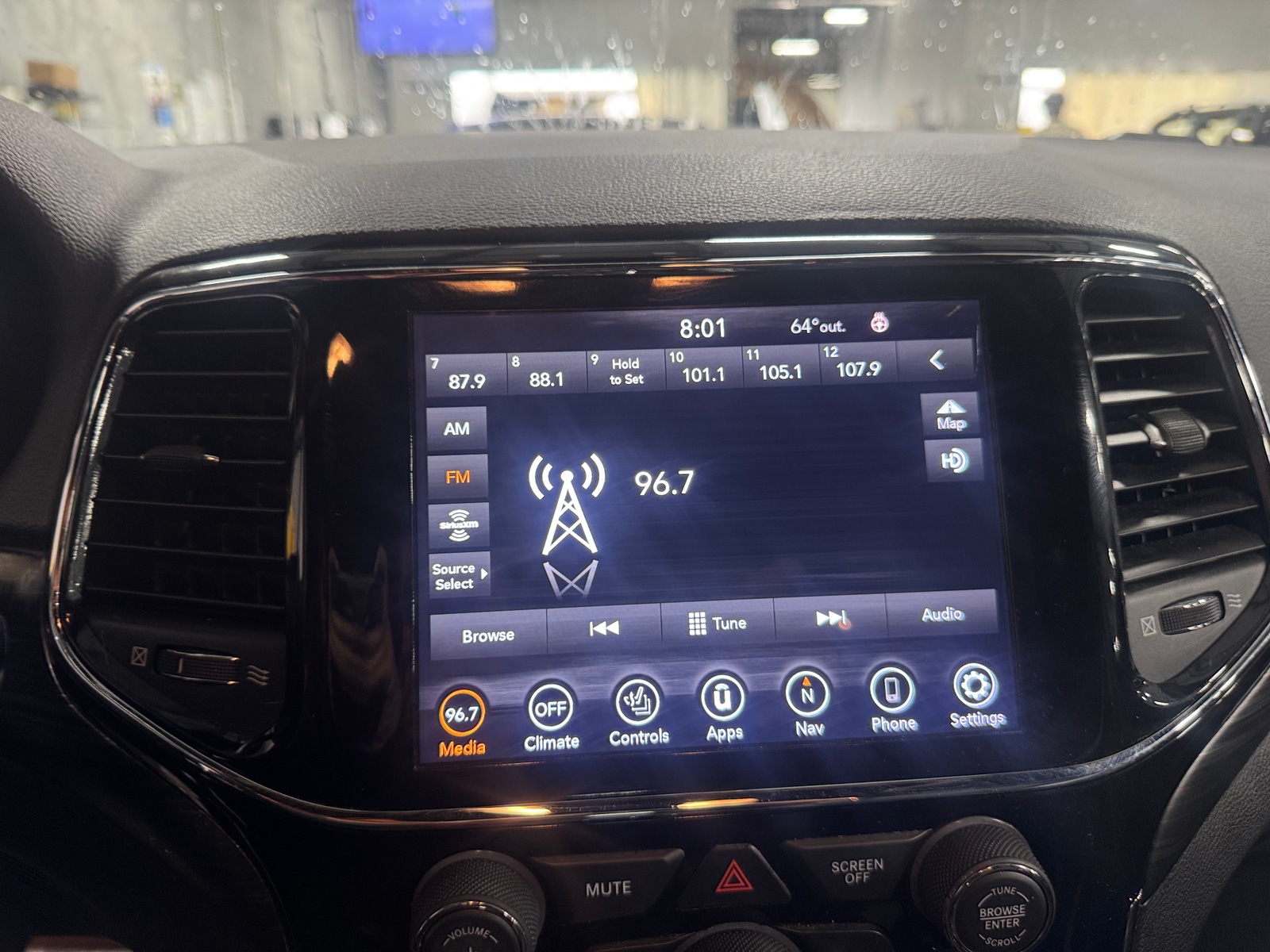 Thumbnail: 2020 Jeep Grand Cherokee - 4