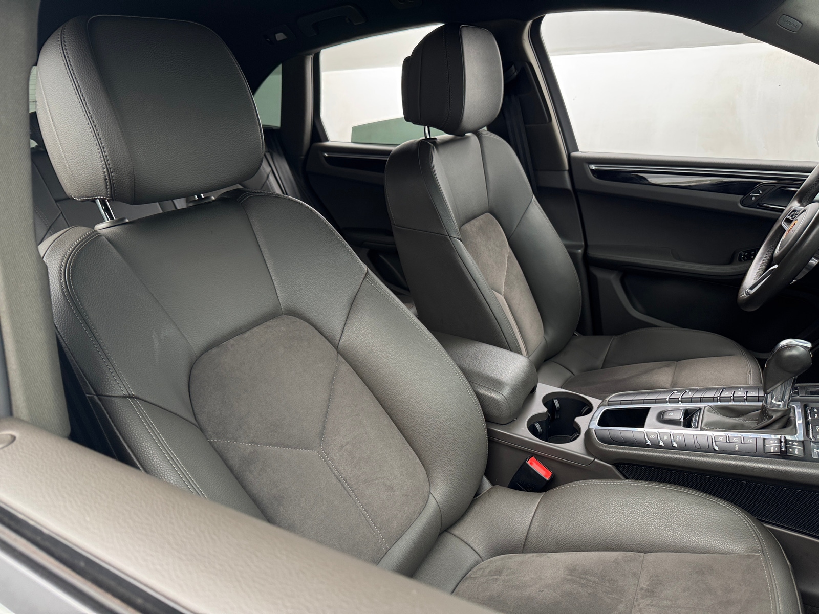 Thumbnail: 2018 Porsche Macan - 2
