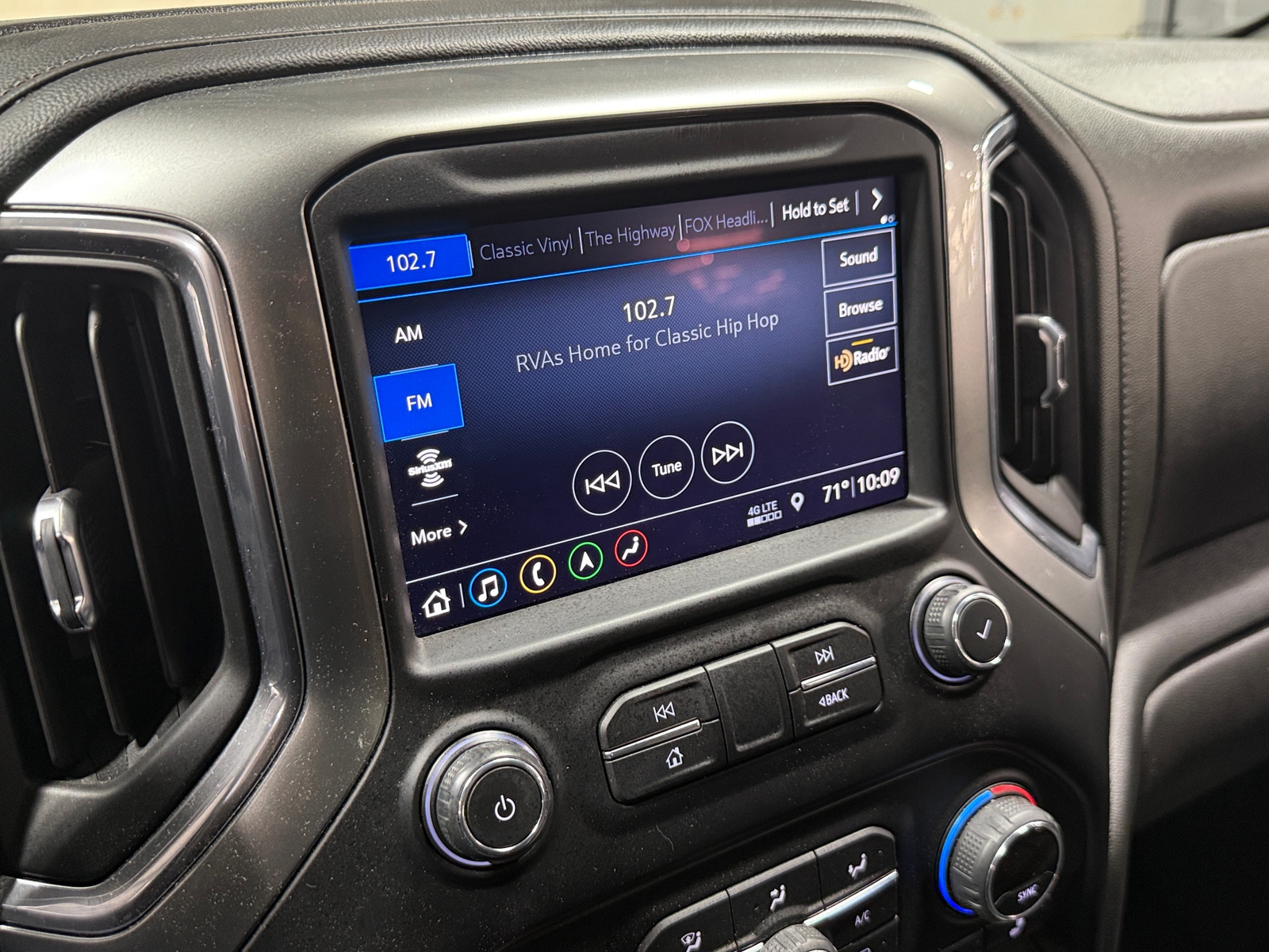Thumbnail: 2019 Chevrolet Silverado 1500 - 3