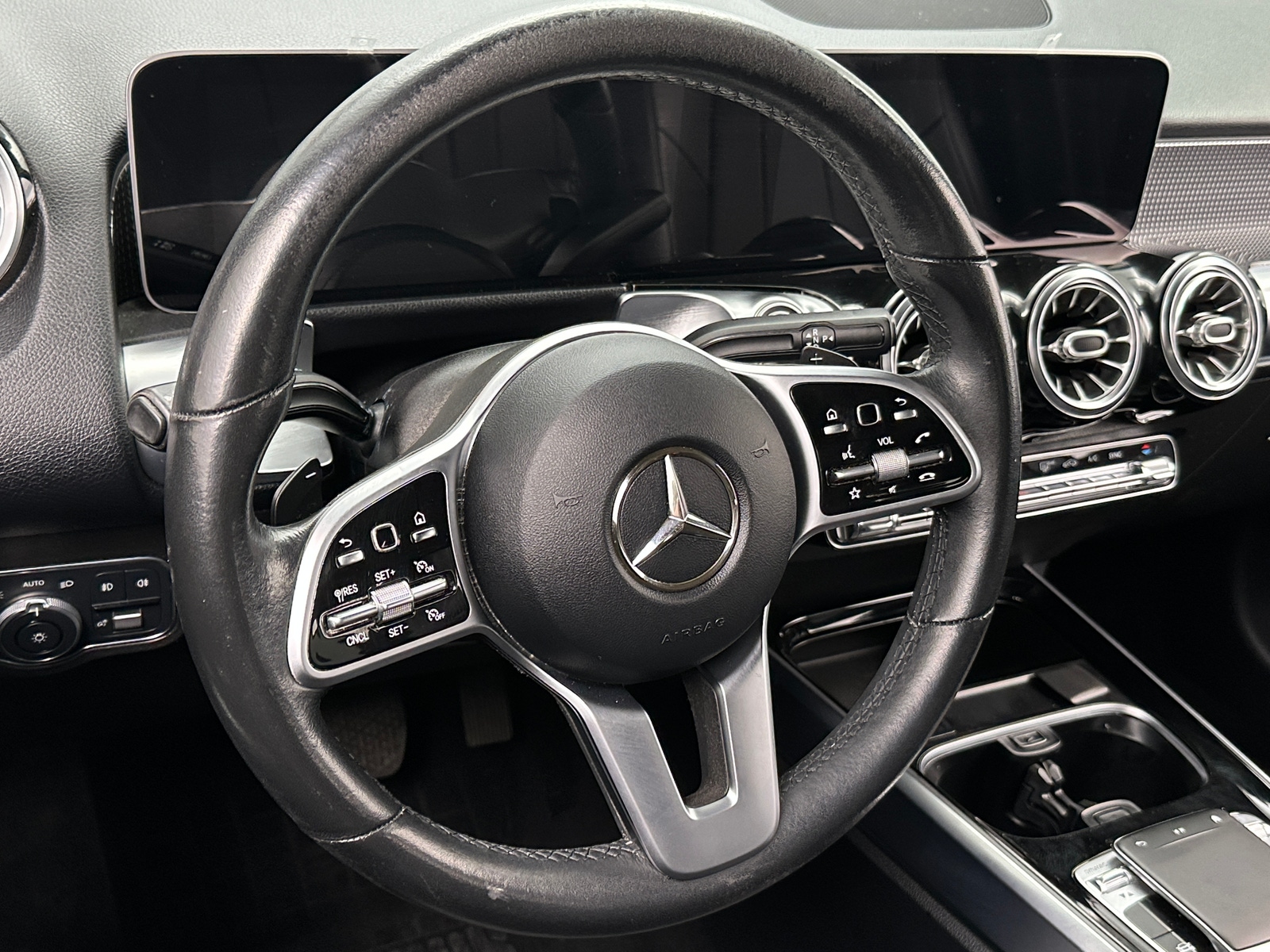 Thumbnail: 2020 Mercedes-Benz GLB - 4