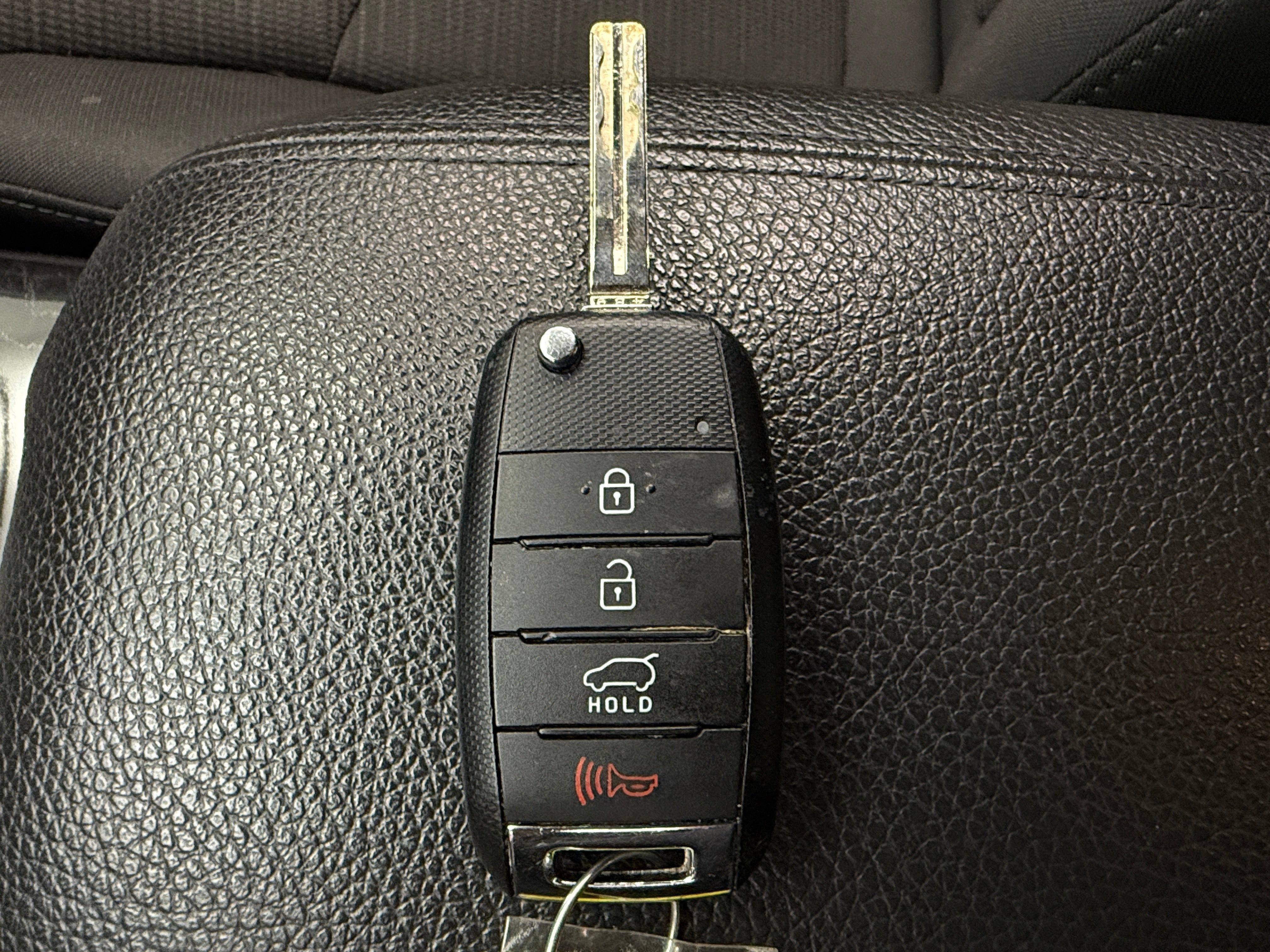 Used 2015 Kia Sorento LX with VIN 5XYKT3A64FG655088 for sale in Oak Creek, WI