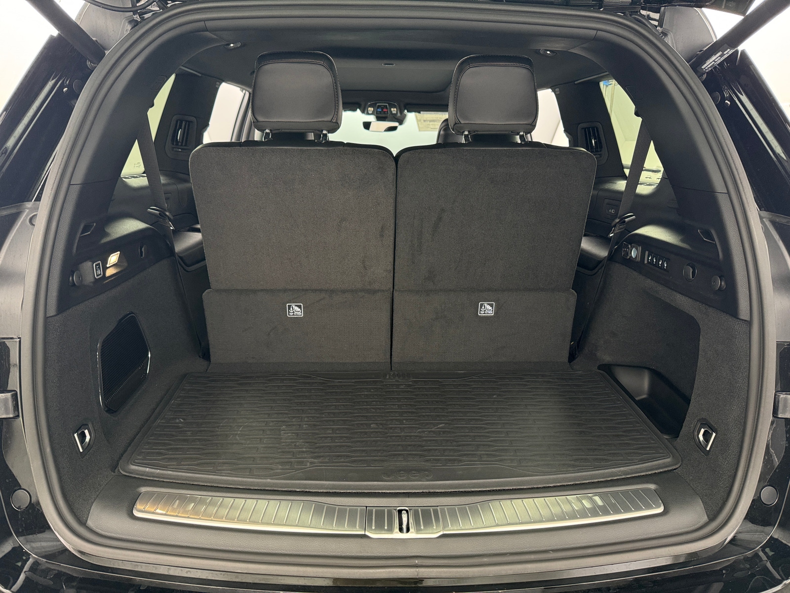 Thumbnail: 2025 Jeep Grand Cherokee L - 6