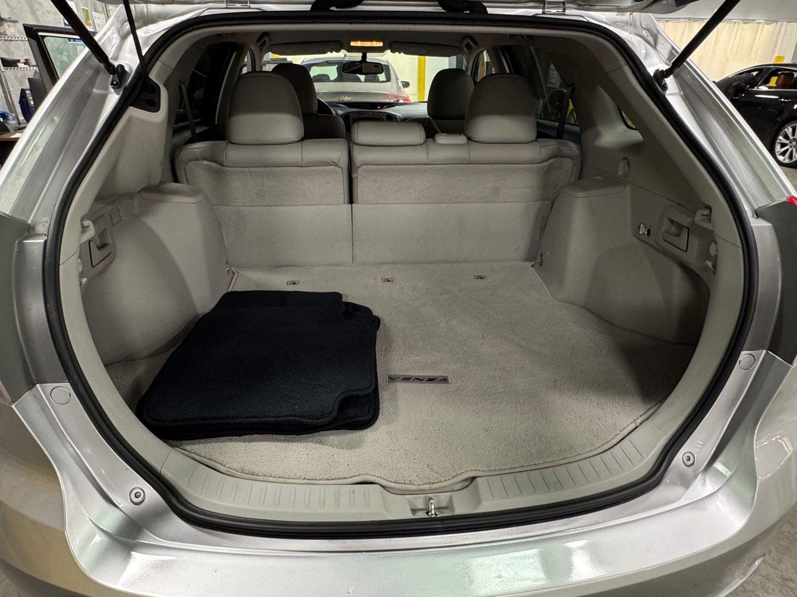Thumbnail: 2012 Toyota Venza - 6