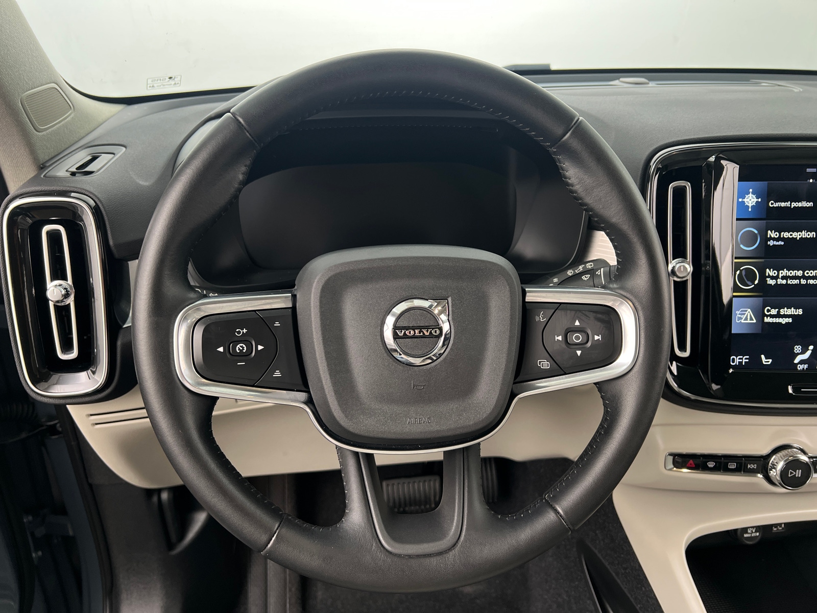 Thumbnail: 2021 Volvo XC40 - 4