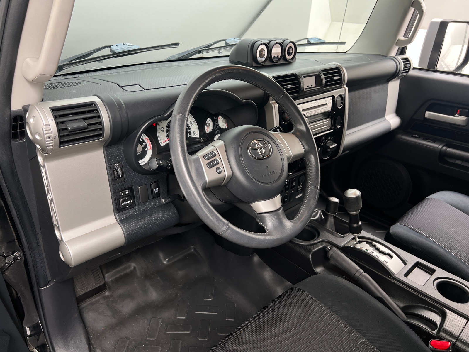 Thumbnail: 2010 Toyota FJ Cruiser - 3