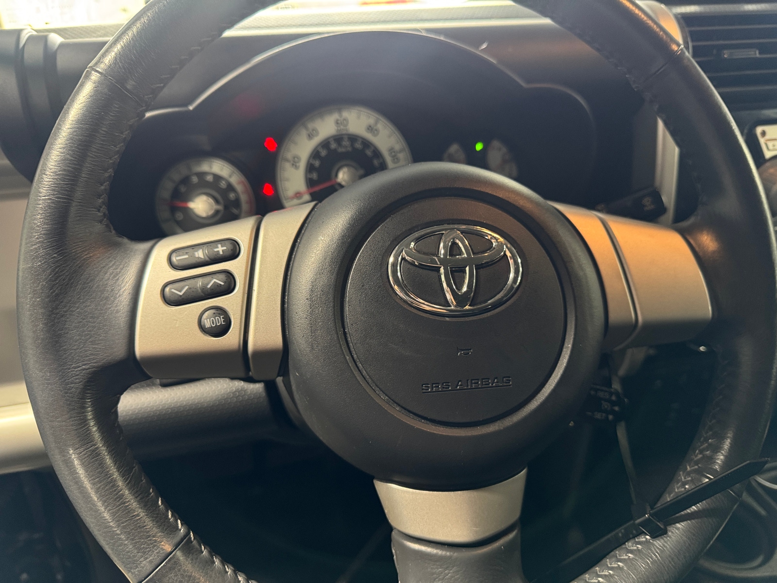Thumbnail: 2010 Toyota FJ Cruiser - 5
