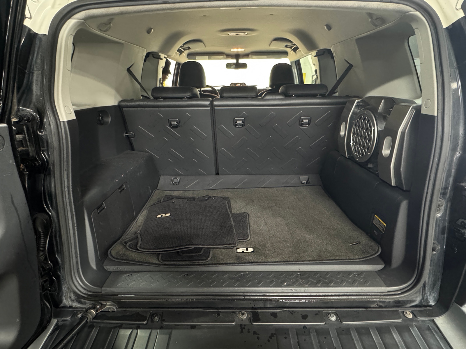 Thumbnail: 2010 Toyota FJ Cruiser - 7