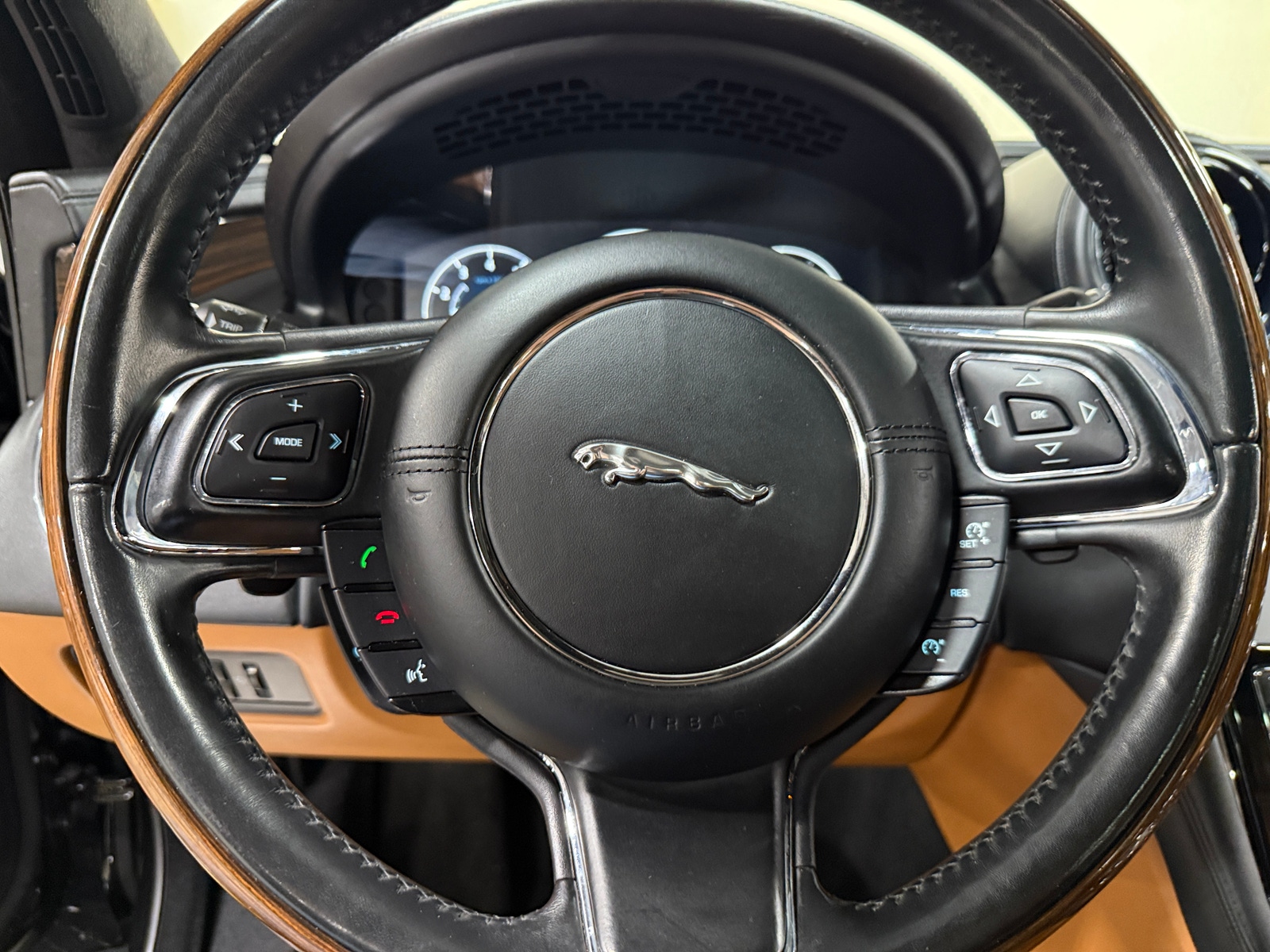 Thumbnail: 2017 Jaguar XJ - 4