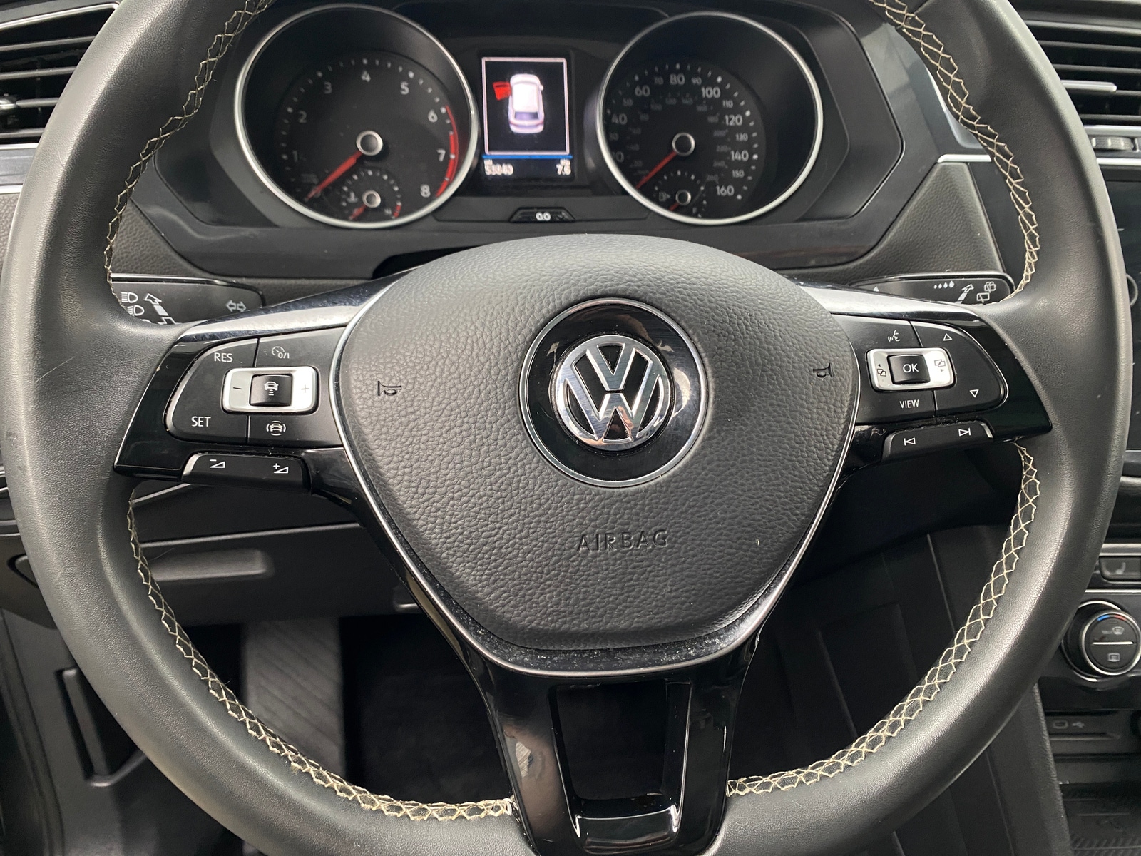 Thumbnail: 2021 Volkswagen Tiguan - 4
