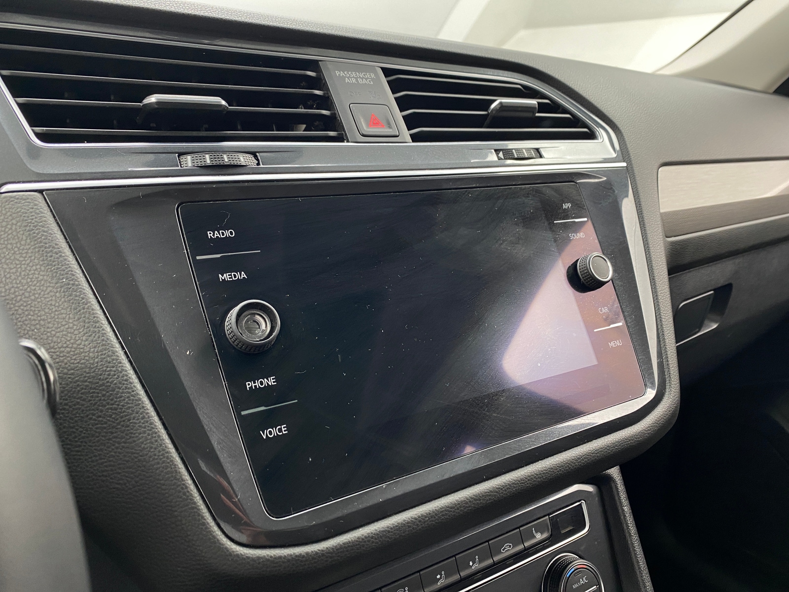 Thumbnail: 2021 Volkswagen Tiguan - 3