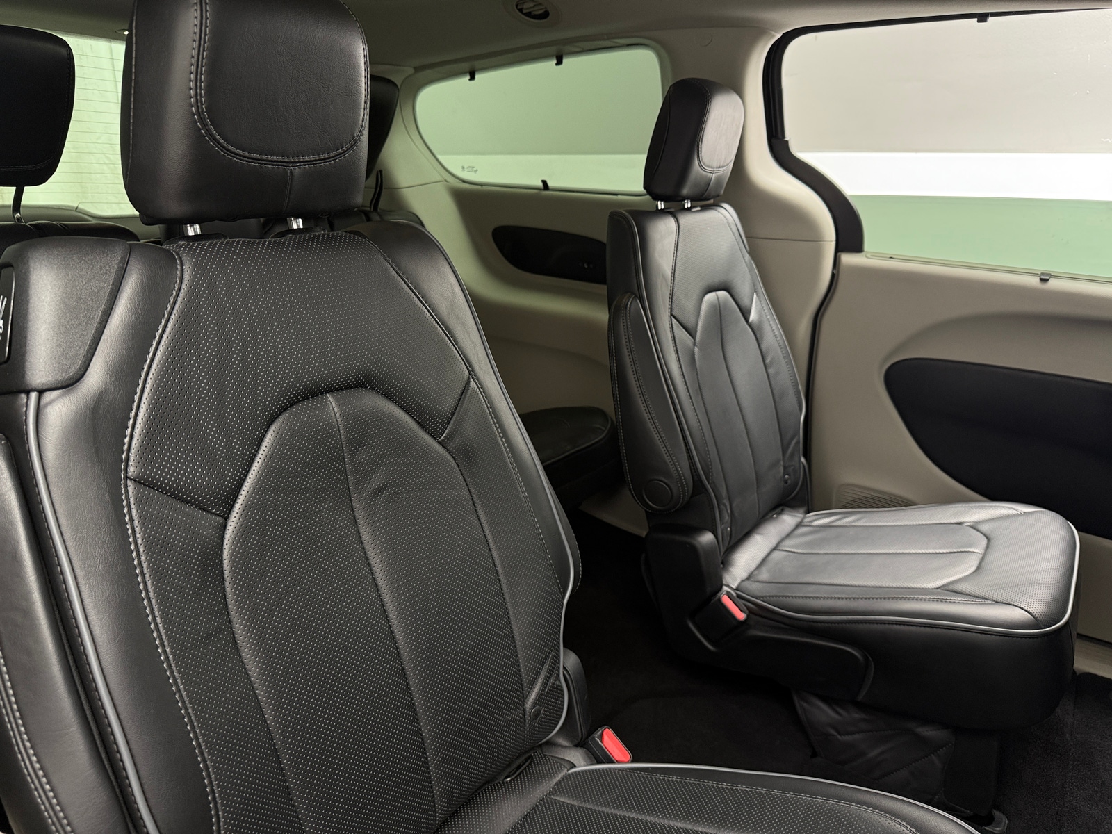 Thumbnail: 2018 Chrysler Pacifica - 5