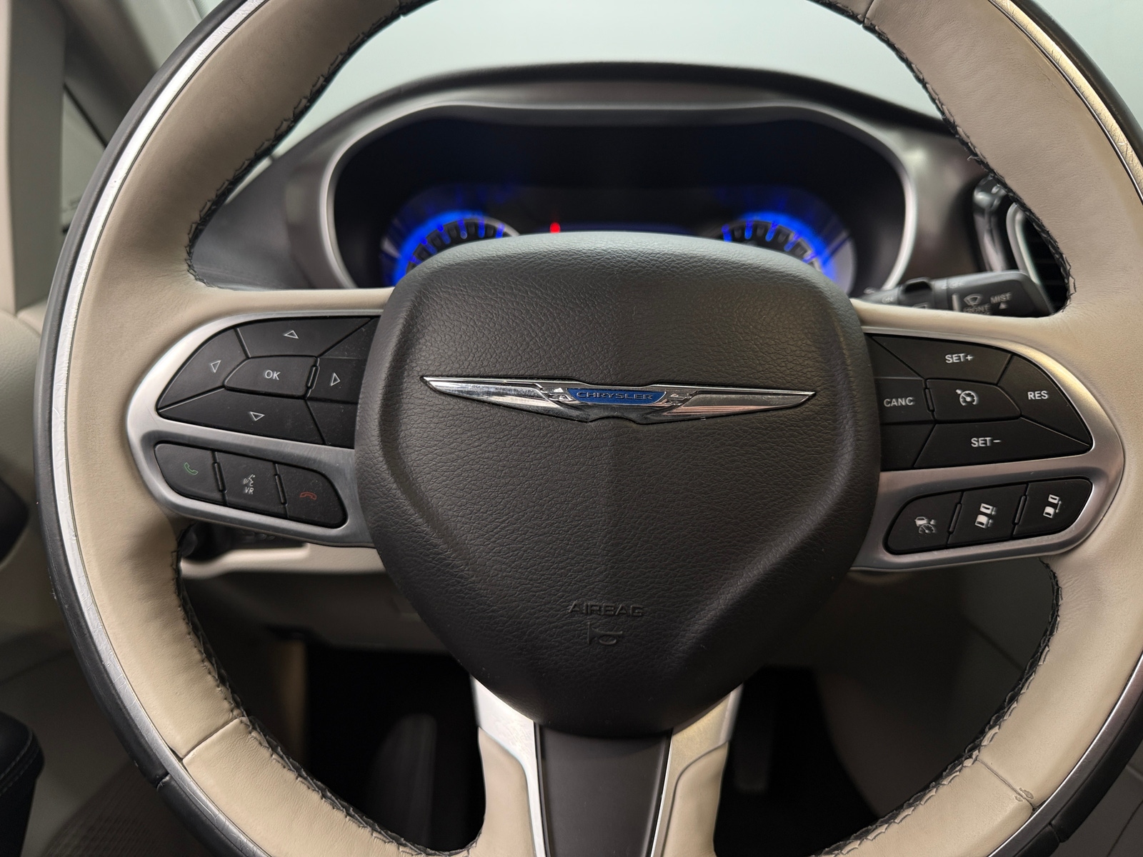 Thumbnail: 2018 Chrysler Pacifica - 4