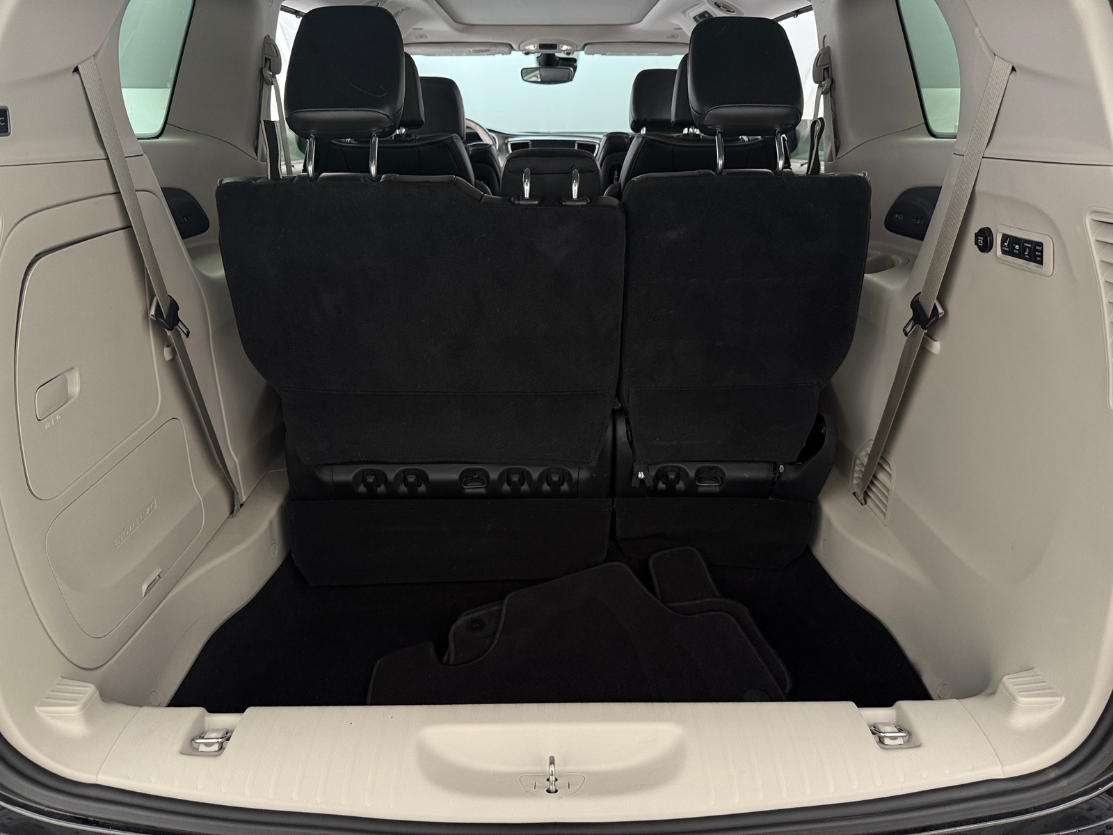 Thumbnail: 2018 Chrysler Pacifica - 6