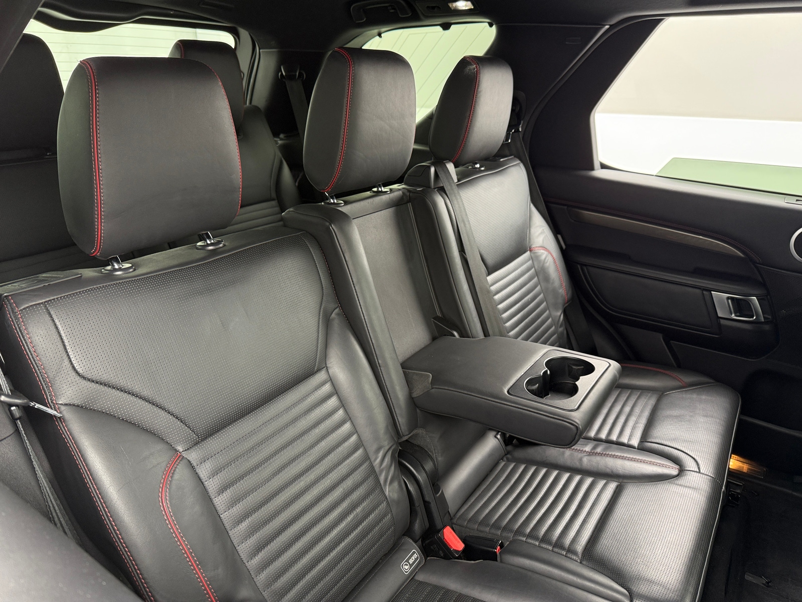 Thumbnail: 2017 Land Rover Discovery - 5