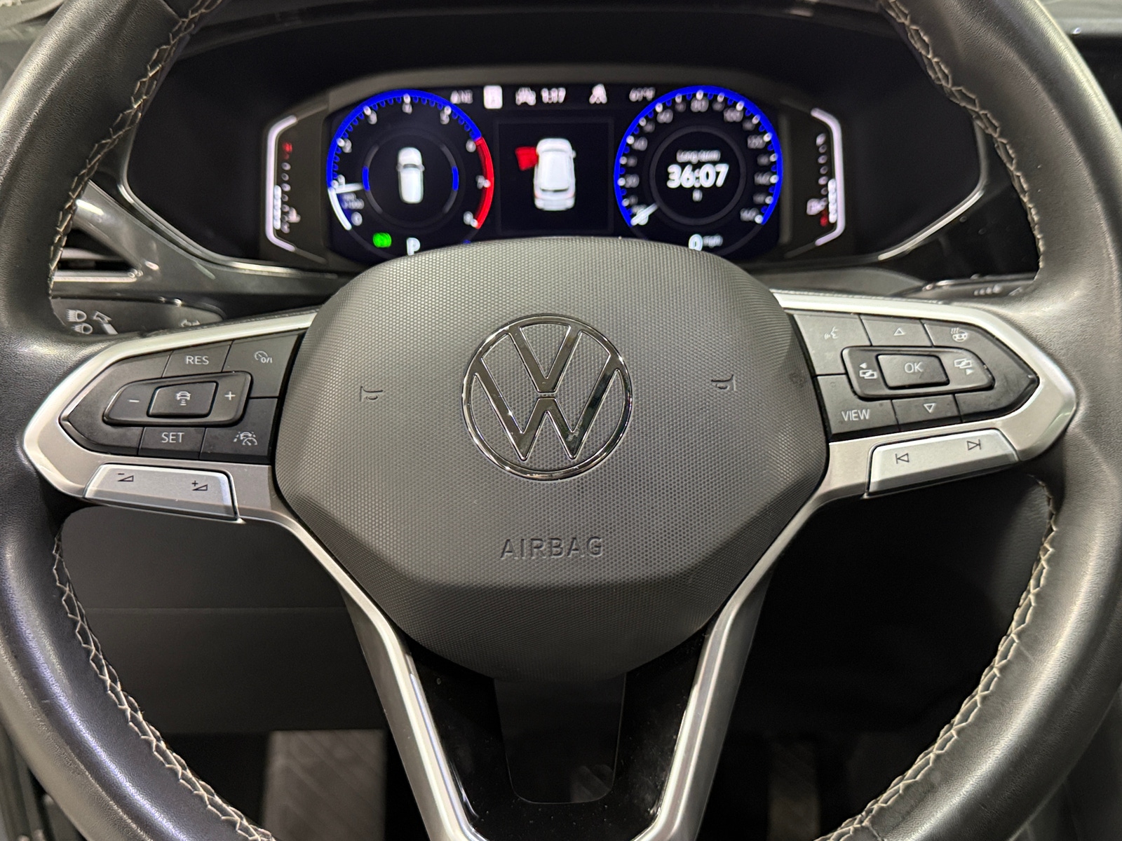 Thumbnail: 2022 Volkswagen Taos - 4