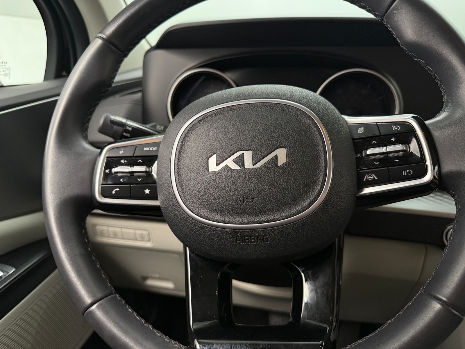 Thumbnail: 2024 Kia Carnival - 4