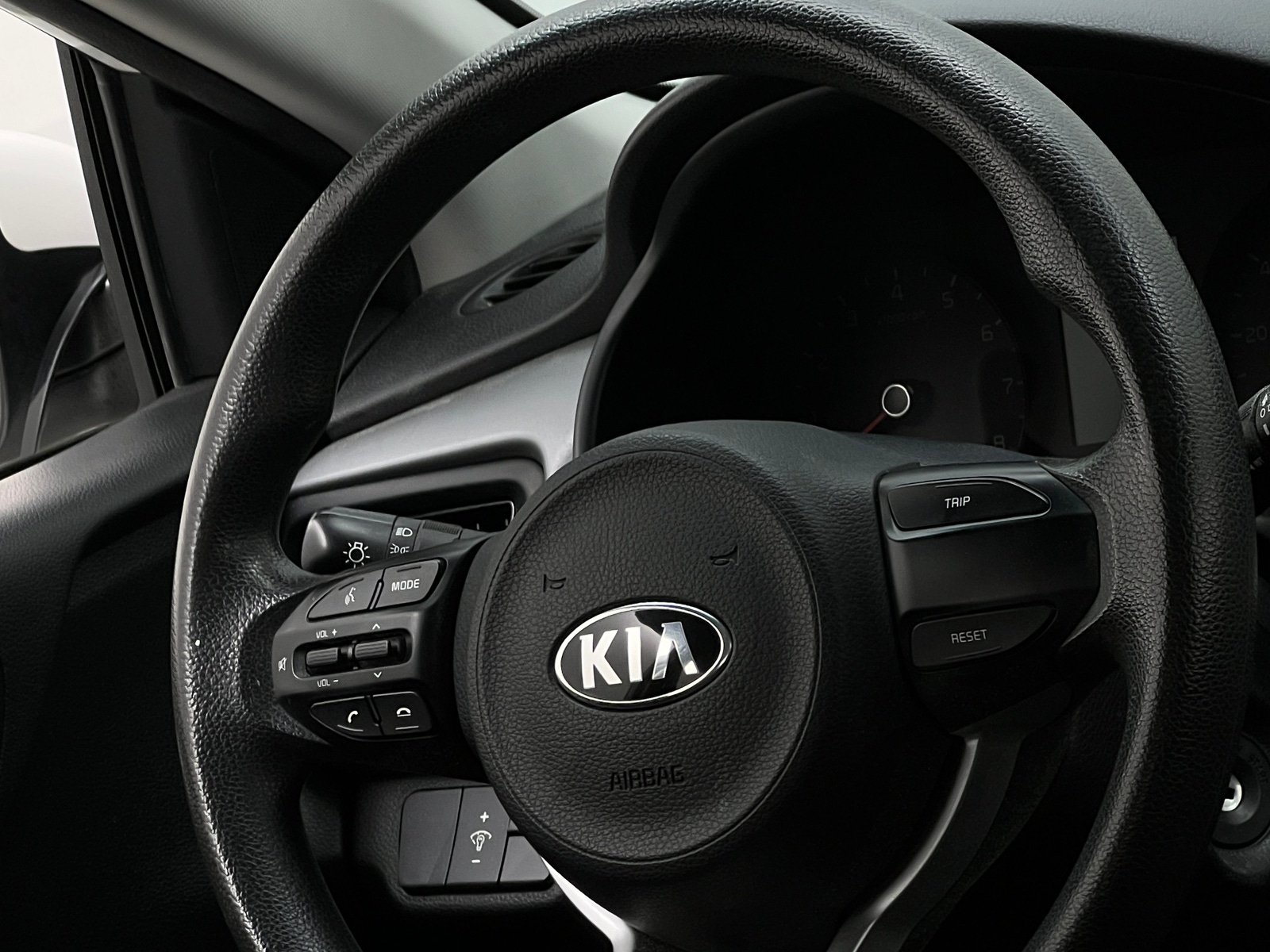 Thumbnail: 2020 Kia Rio - 5