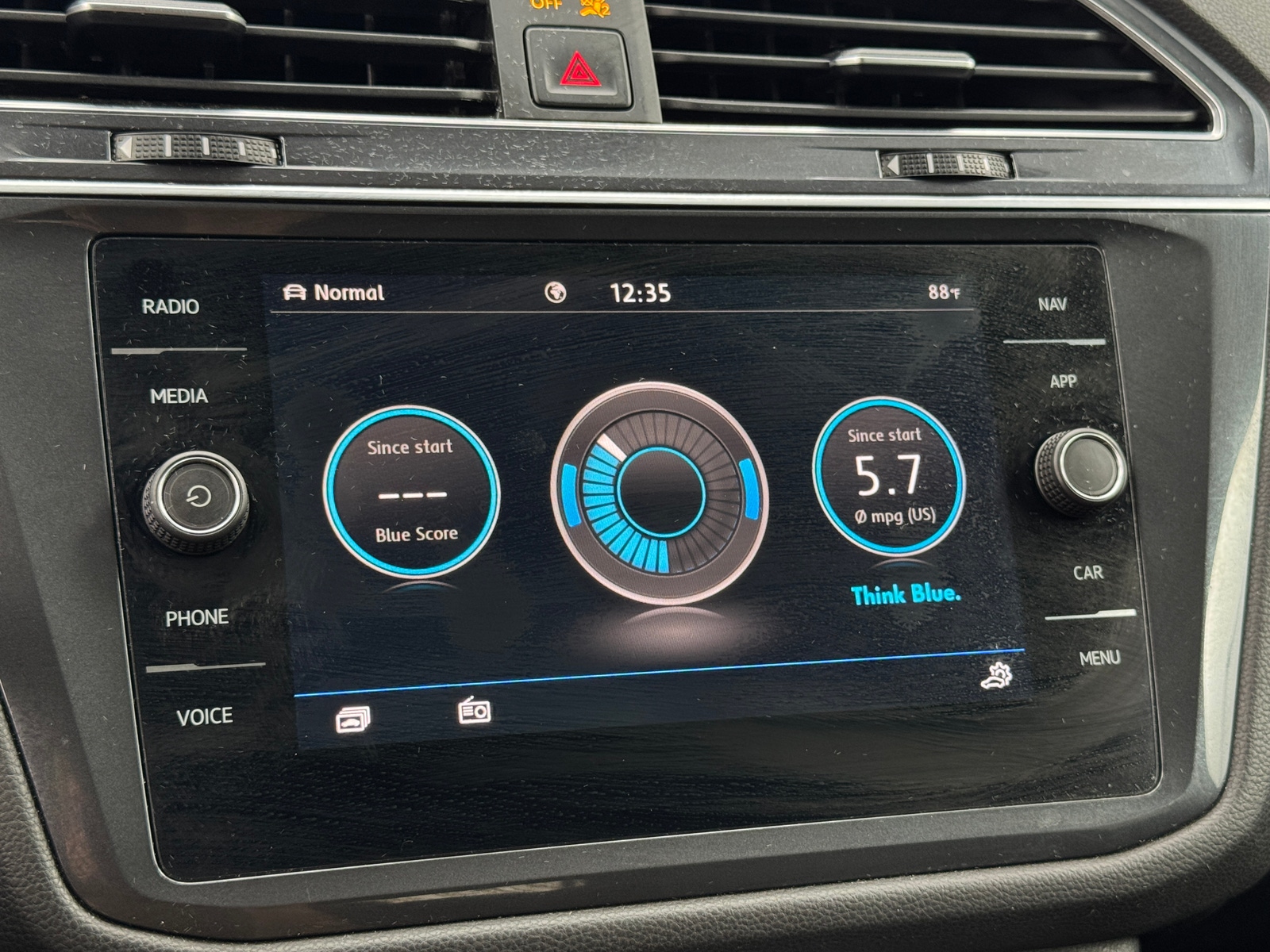 Thumbnail: 2020 Volkswagen Tiguan - 3