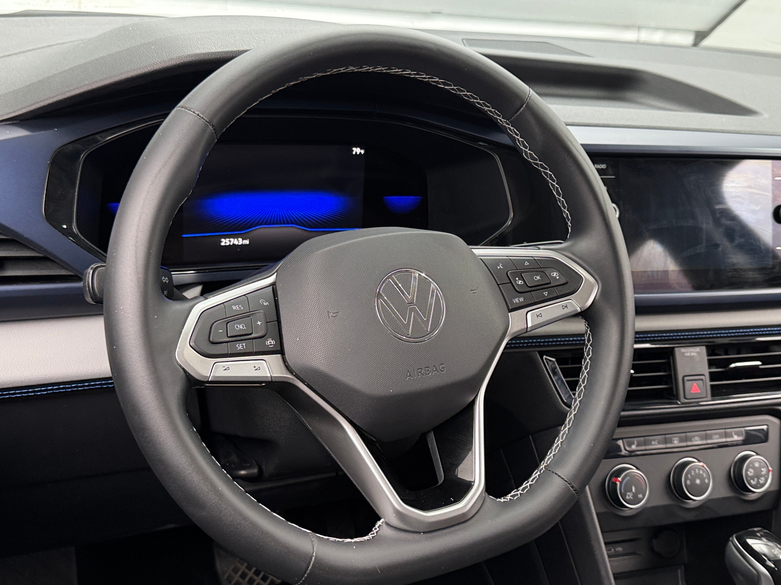 Thumbnail: 2022 Volkswagen Taos - 4