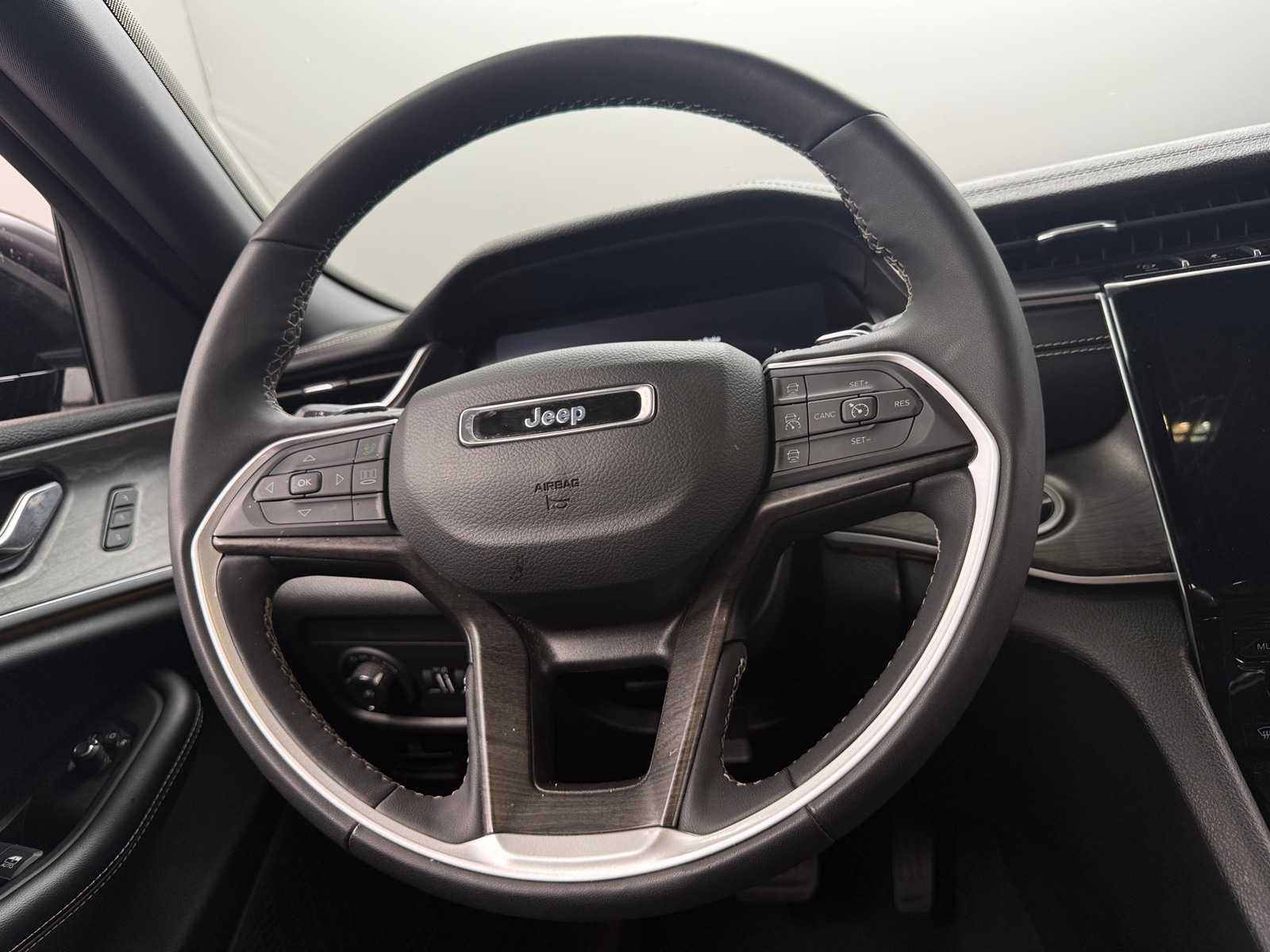 Thumbnail: 2024 Jeep Grand Cherokee - 4