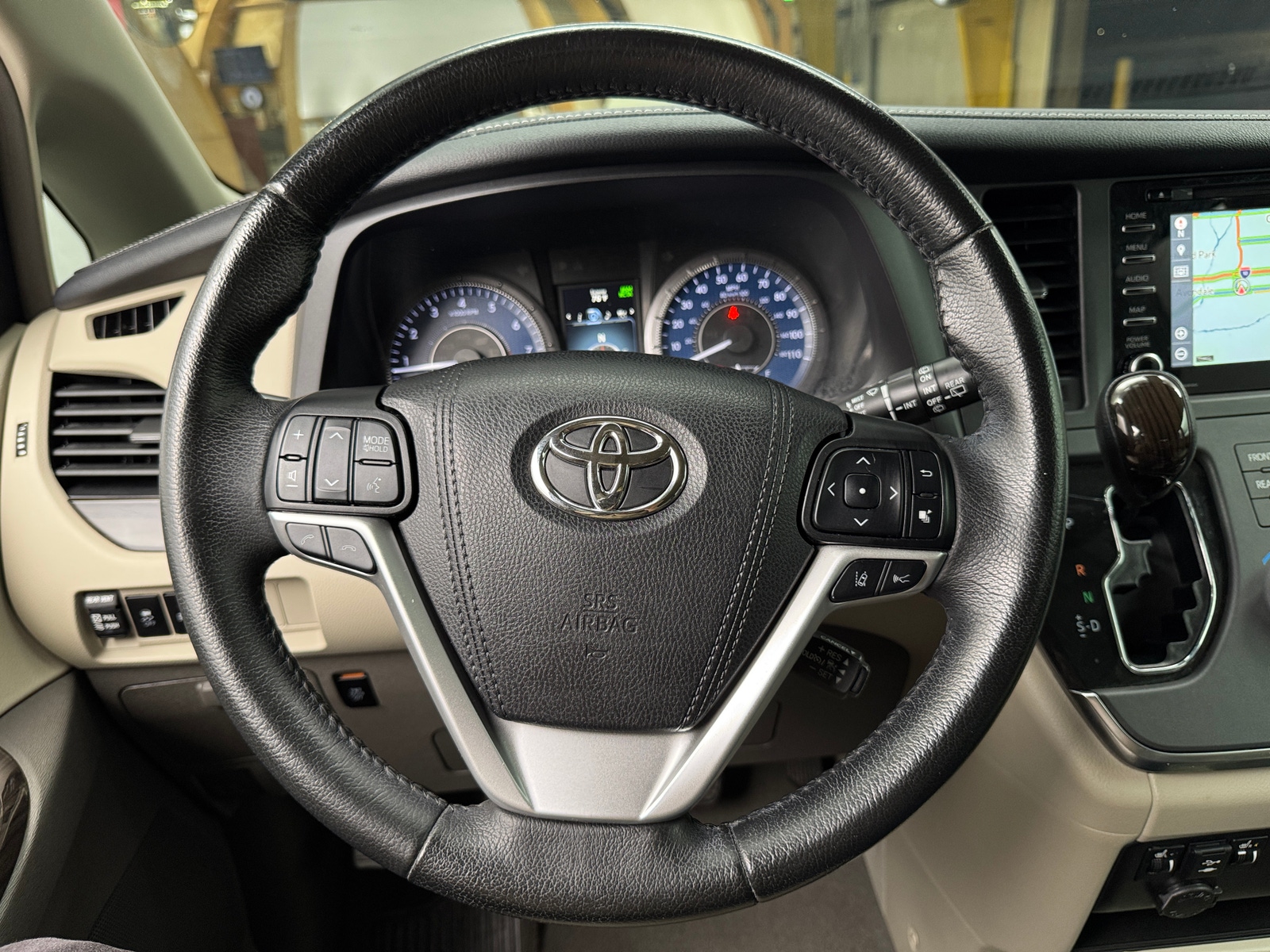 Thumbnail: 2019 Toyota Sienna - 4