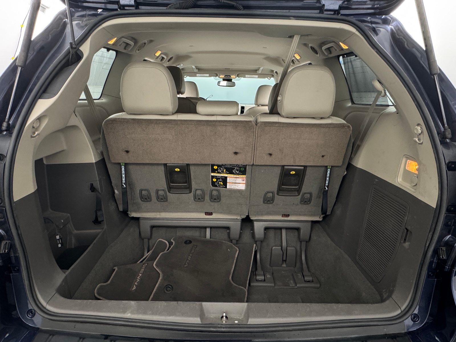 Thumbnail: 2019 Toyota Sienna - 6