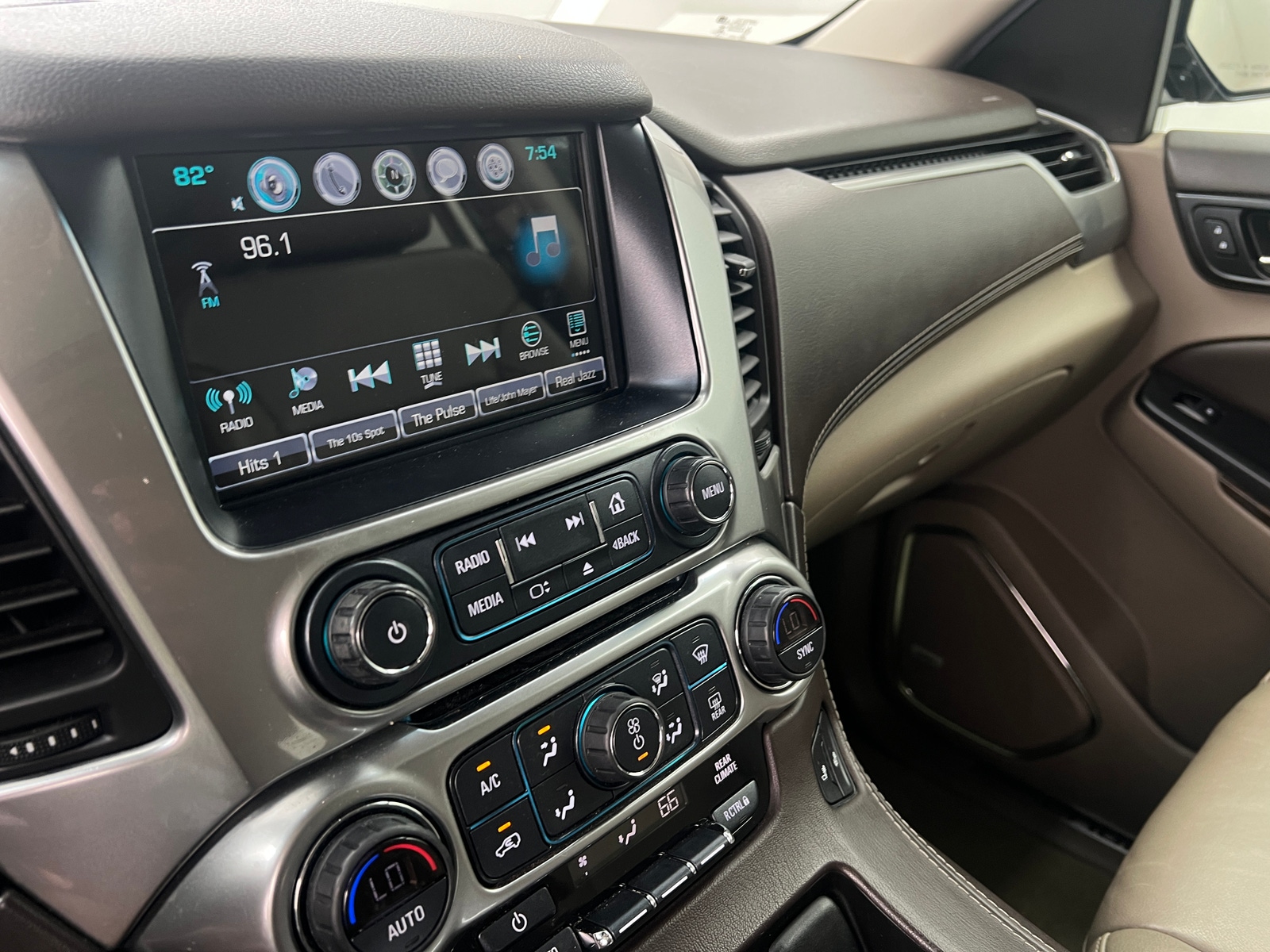 Thumbnail: 2018 Chevrolet Tahoe - 3