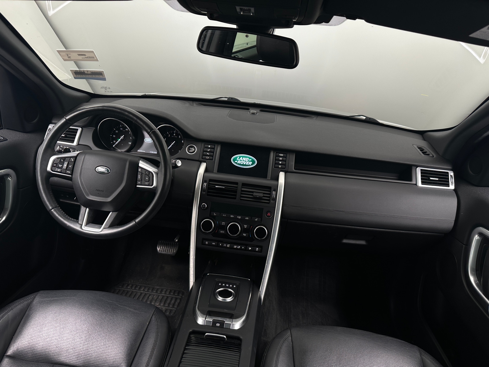 Thumbnail: 2018 Land Rover Discovery Sport - 2