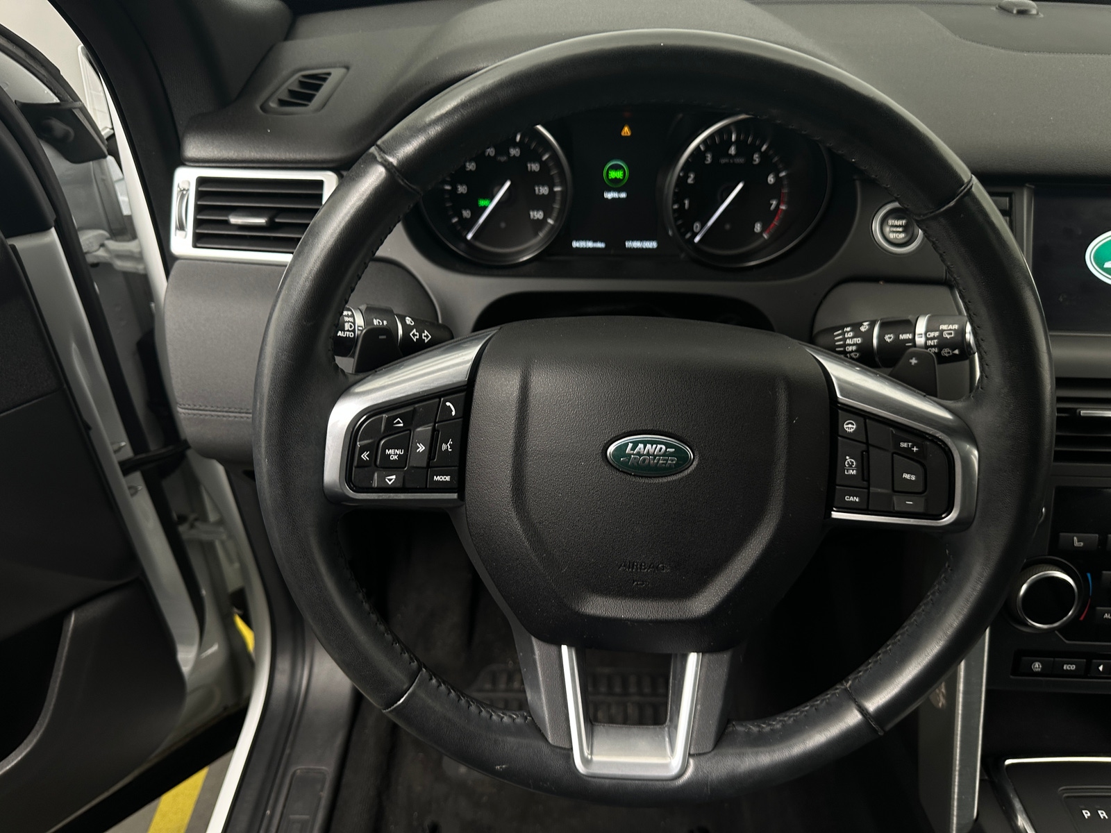 Thumbnail: 2018 Land Rover Discovery Sport - 4