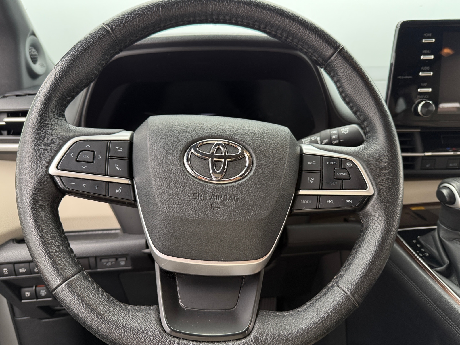 Thumbnail: 2022 Toyota Sienna - 4