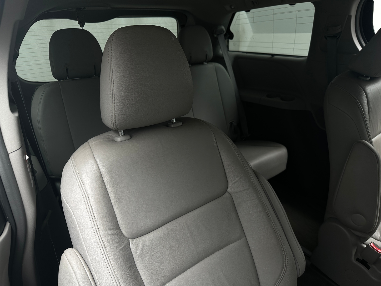 Thumbnail: 2016 Toyota Sienna - 5