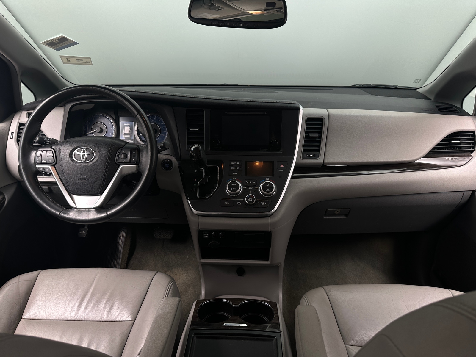 Thumbnail: 2016 Toyota Sienna - 2