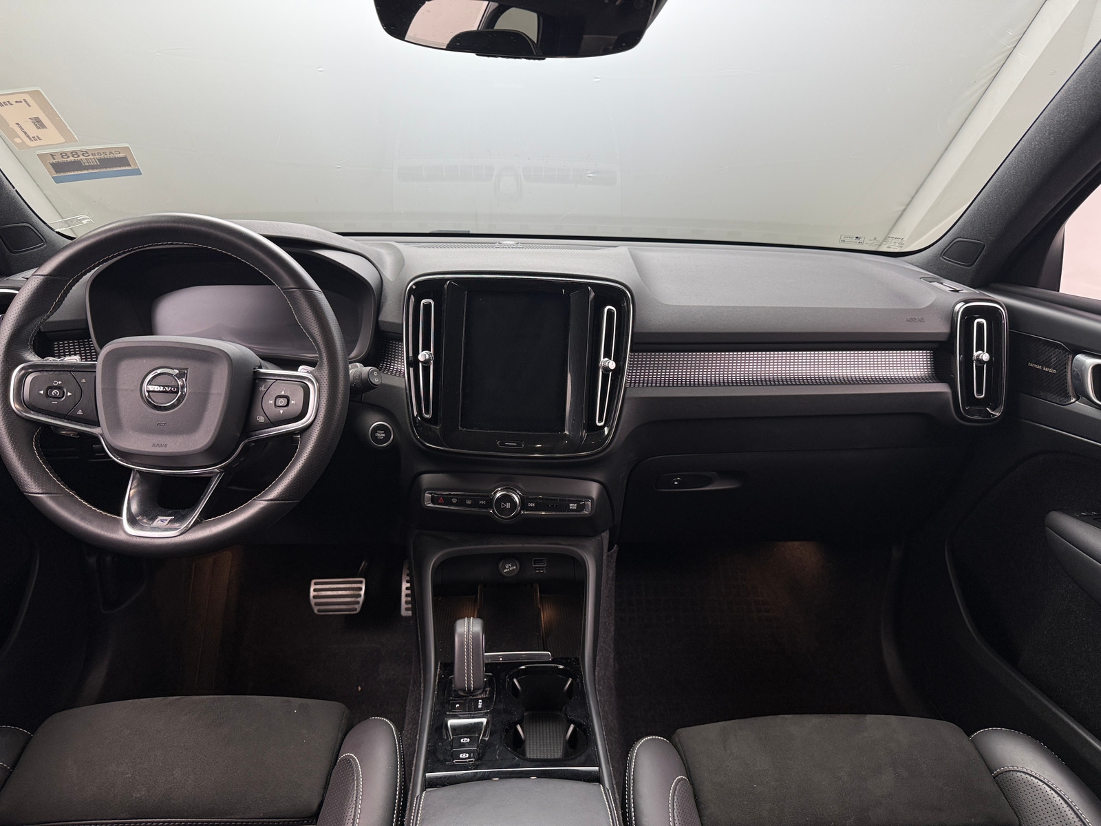 Thumbnail: 2020 Volvo XC40 - 2