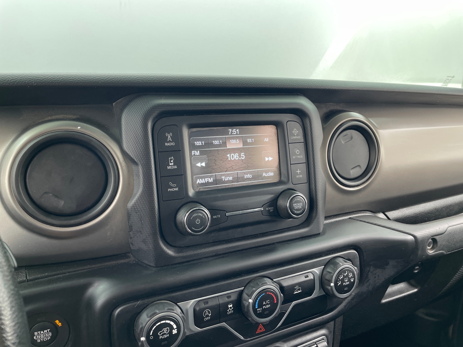 Thumbnail: 2021 Jeep Gladiator - 4