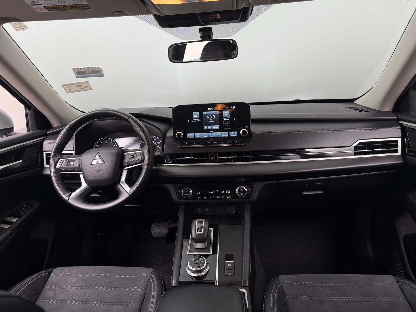 Thumbnail: 2022 Mitsubishi Outlander - 2
