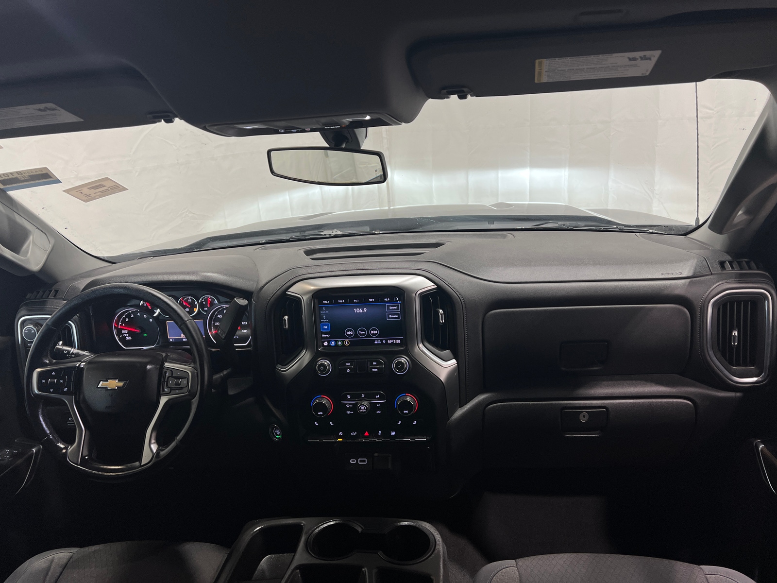 Thumbnail: 2019 Chevrolet Silverado 1500 - 3