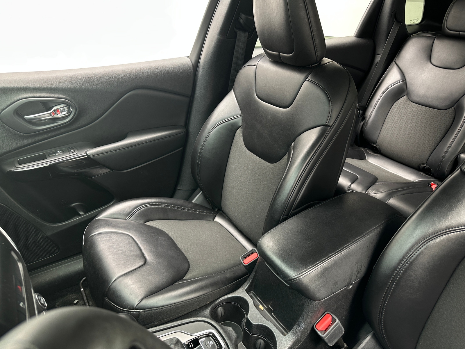 Thumbnail: 2020 Jeep Cherokee - 2