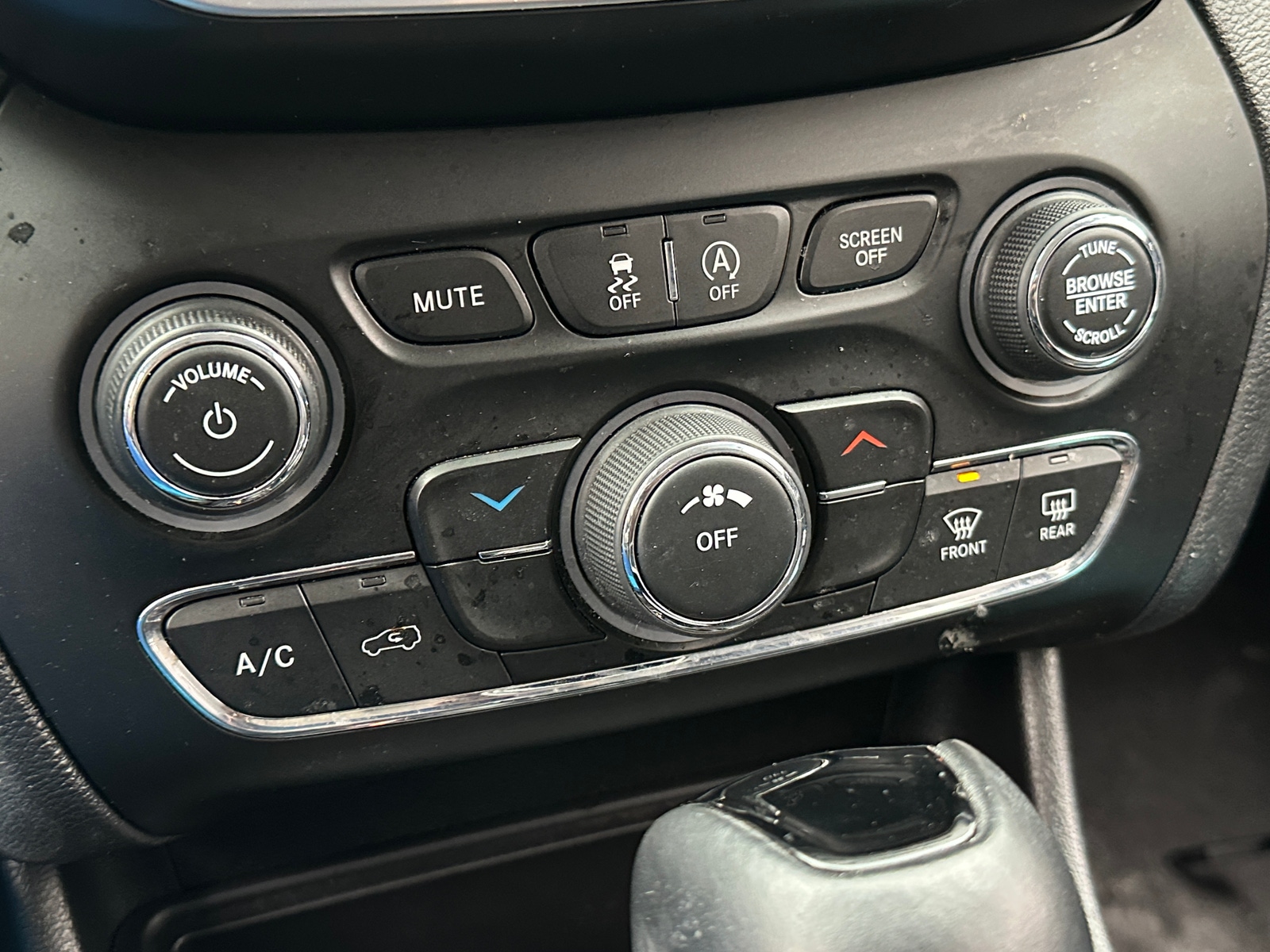 Thumbnail: 2020 Jeep Cherokee - 4