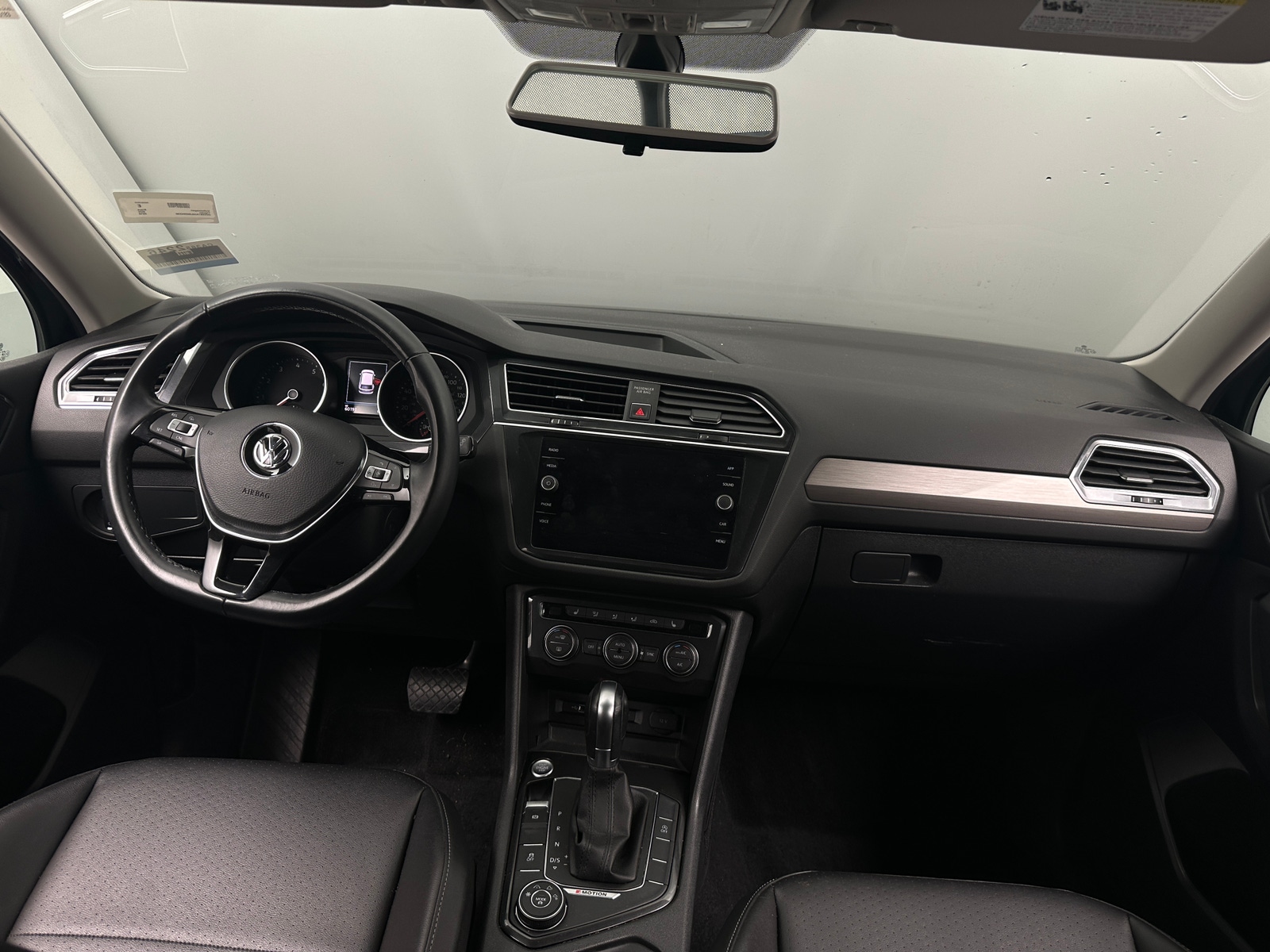 Thumbnail: 2018 Volkswagen Tiguan - 2