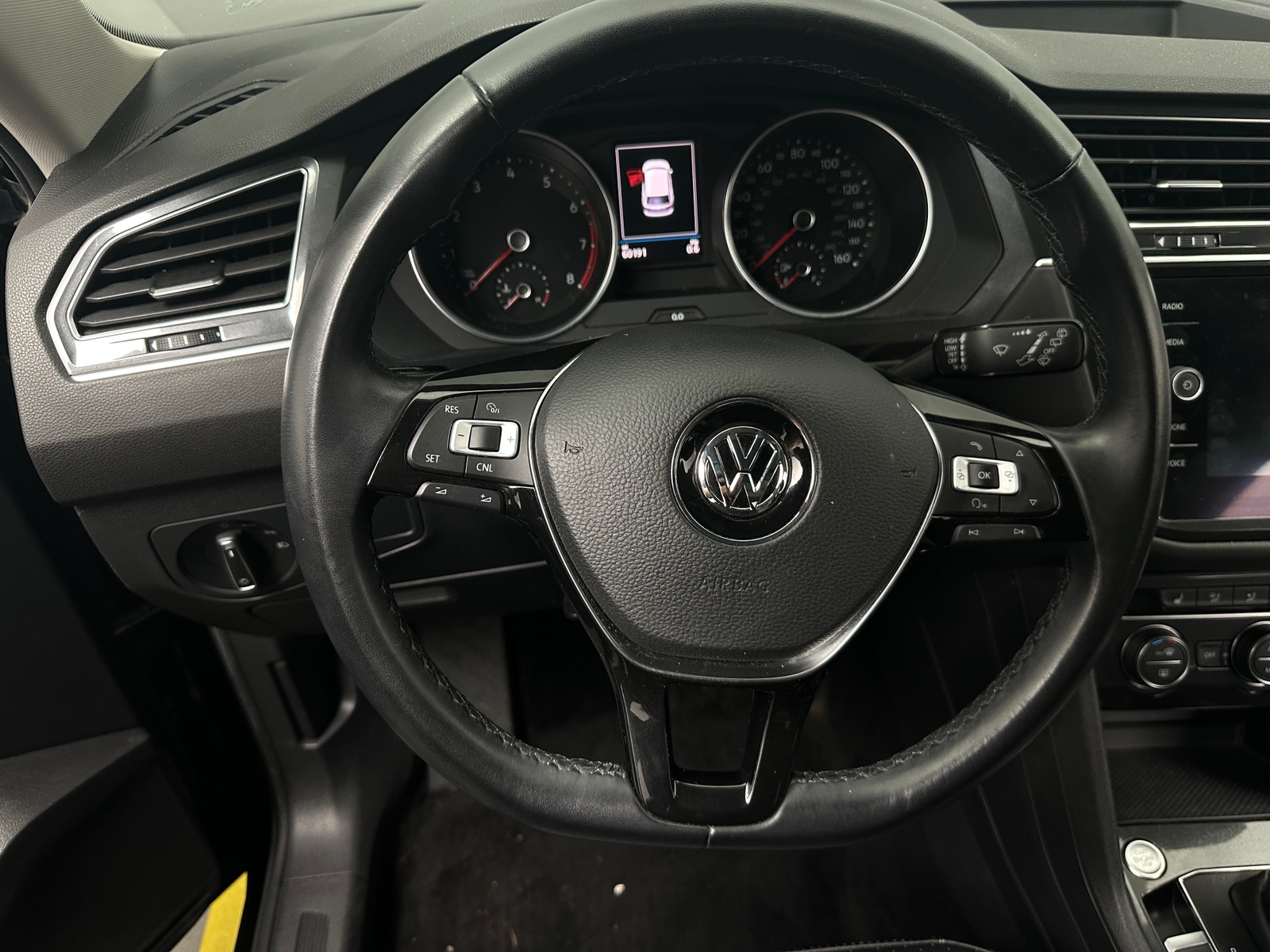 Thumbnail: 2018 Volkswagen Tiguan - 4