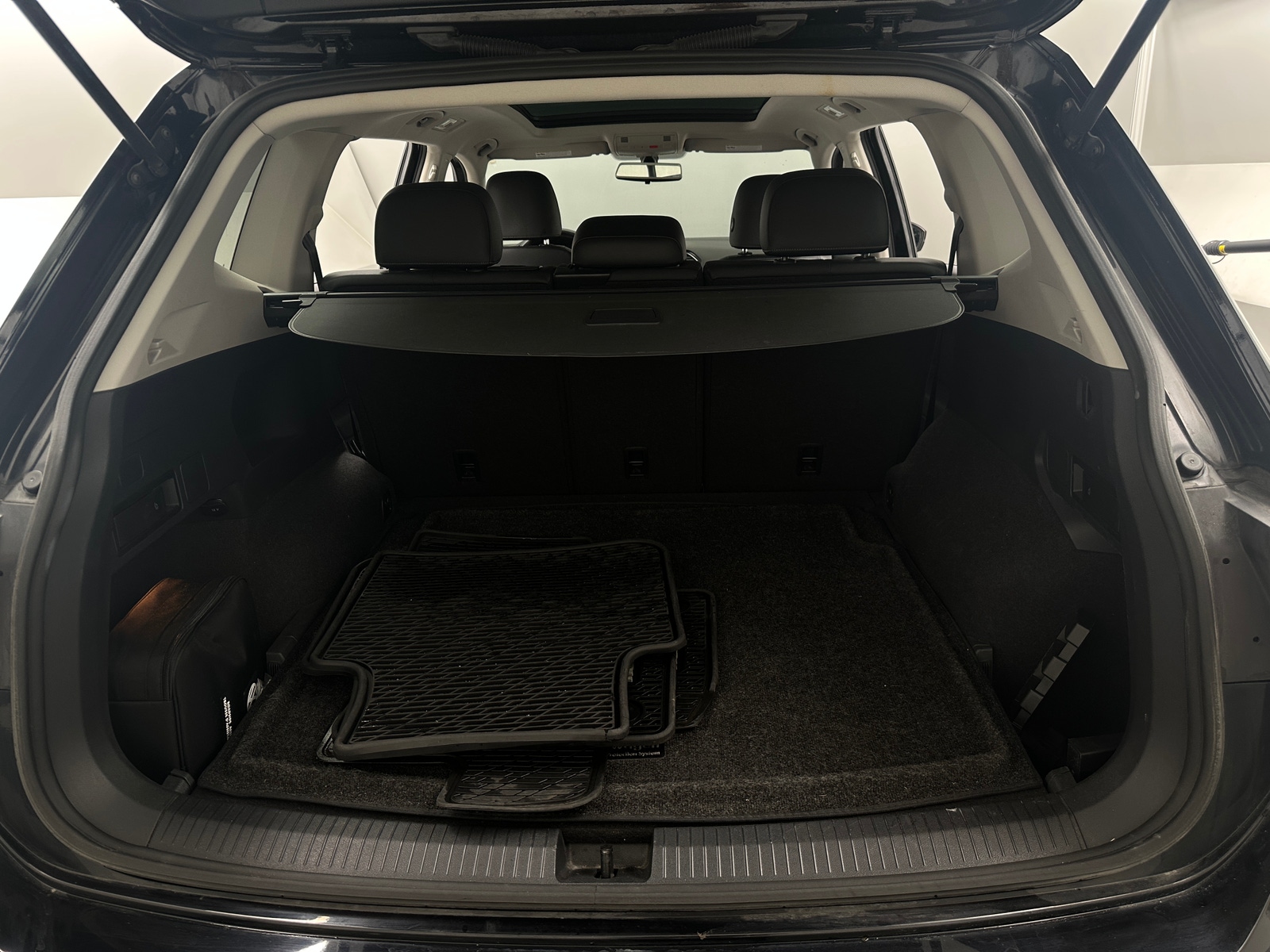 Thumbnail: 2018 Volkswagen Tiguan - 6