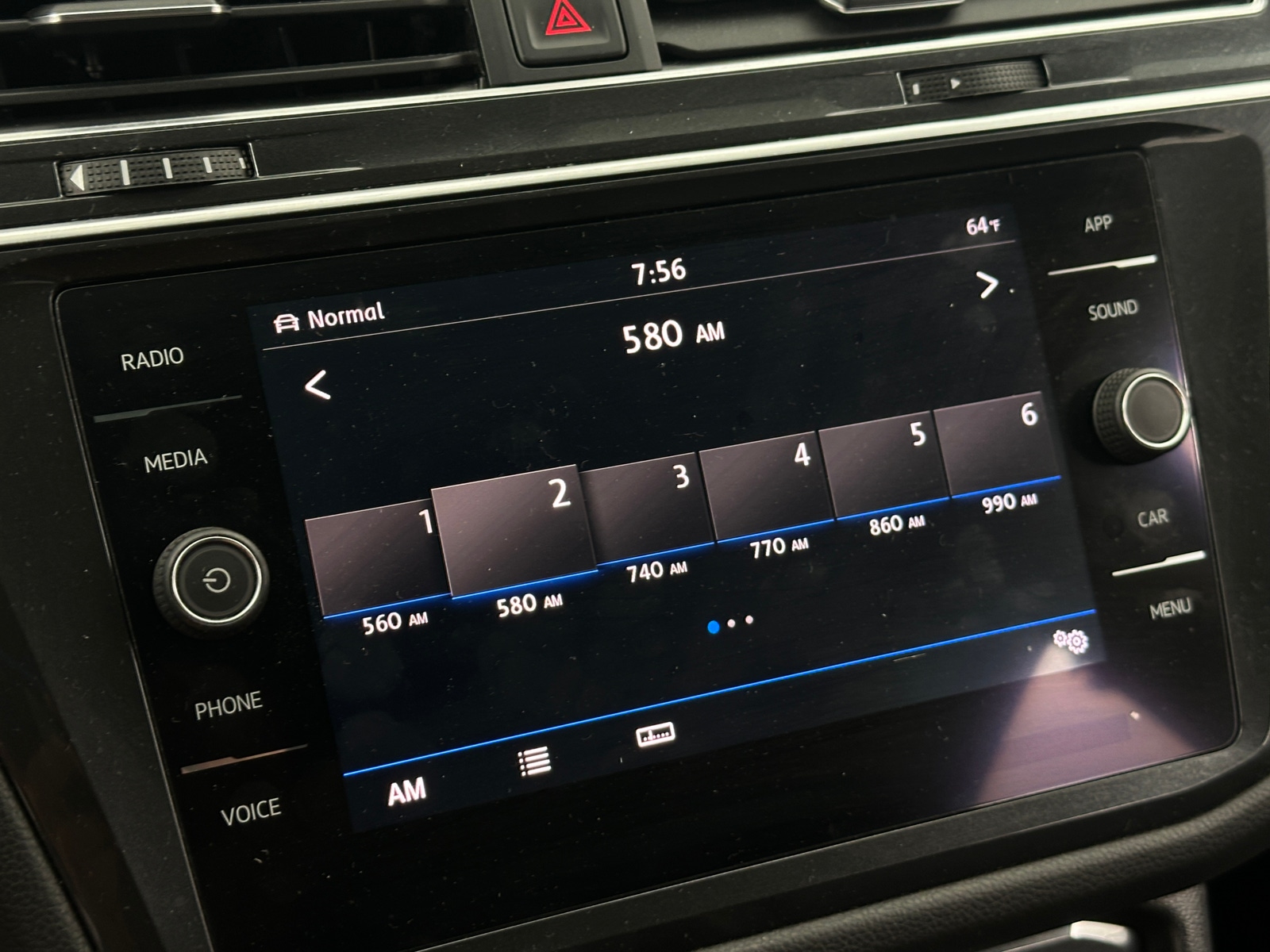 Thumbnail: 2018 Volkswagen Tiguan - 3