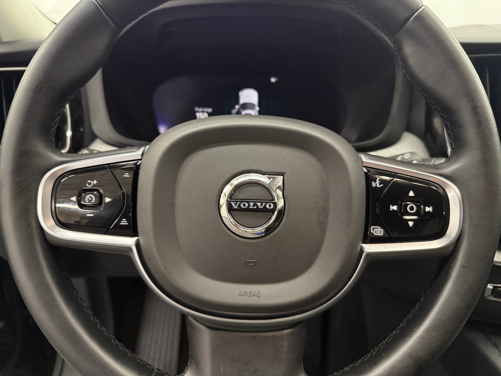 Thumbnail: 2025 Volvo XC60 - 4