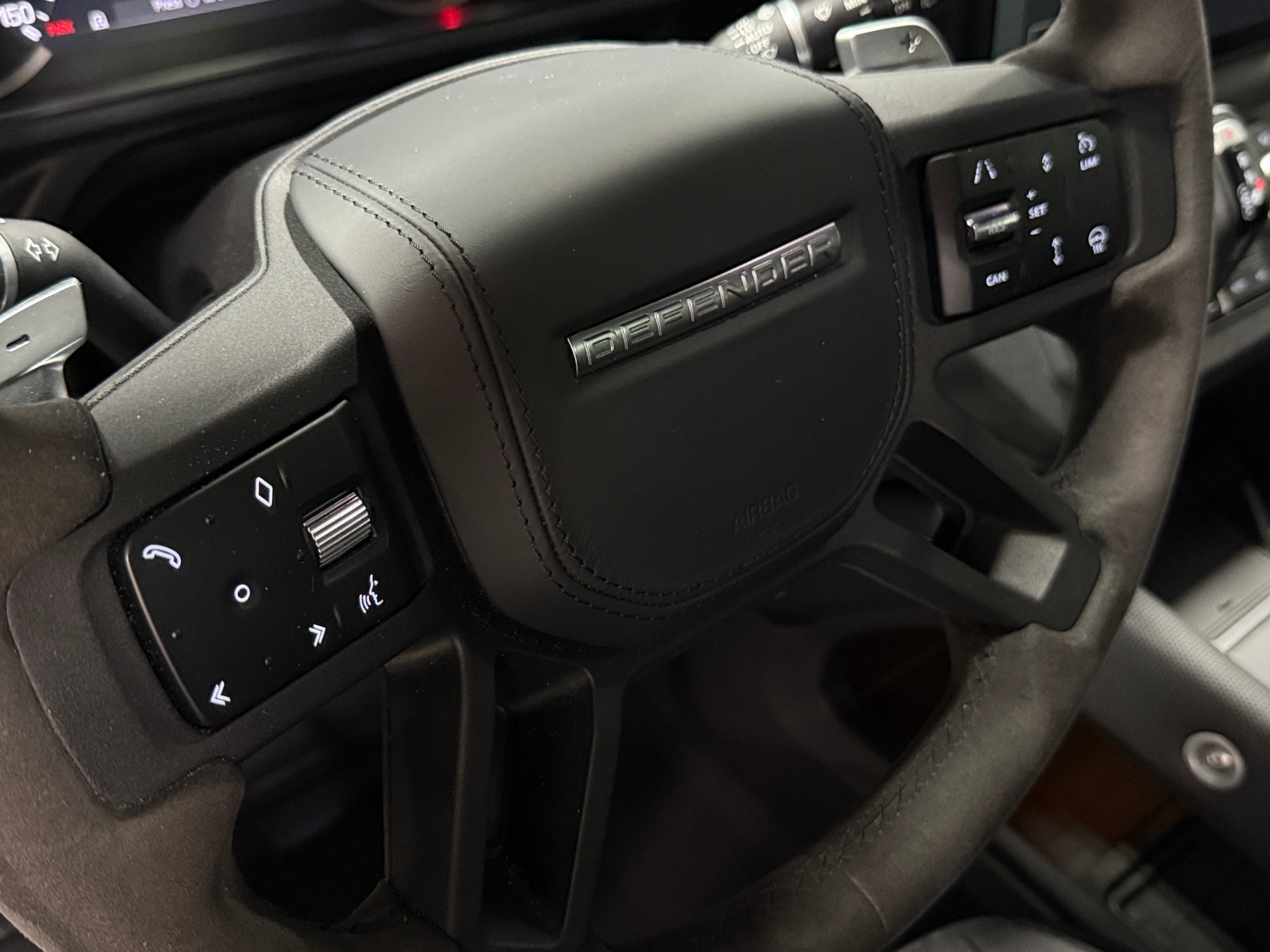 Thumbnail: 2023 Land Rover Defender - 4