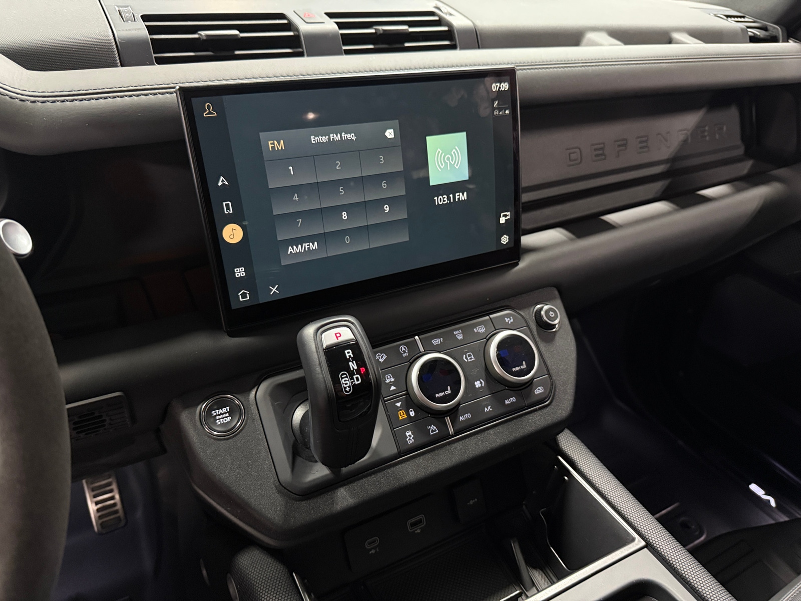 Thumbnail: 2023 Land Rover Defender - 3