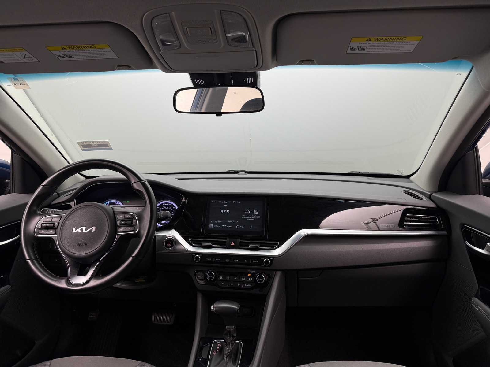 Thumbnail: 2022 Kia Niro - 3